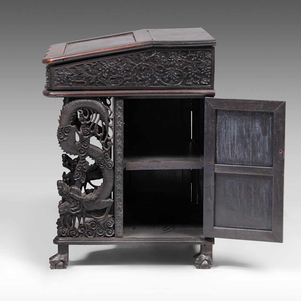 A compact South Chinese carved hardwood writing desk, 19thC, H 83 - W 66 - D 62 cm - Bild 3 aus 10