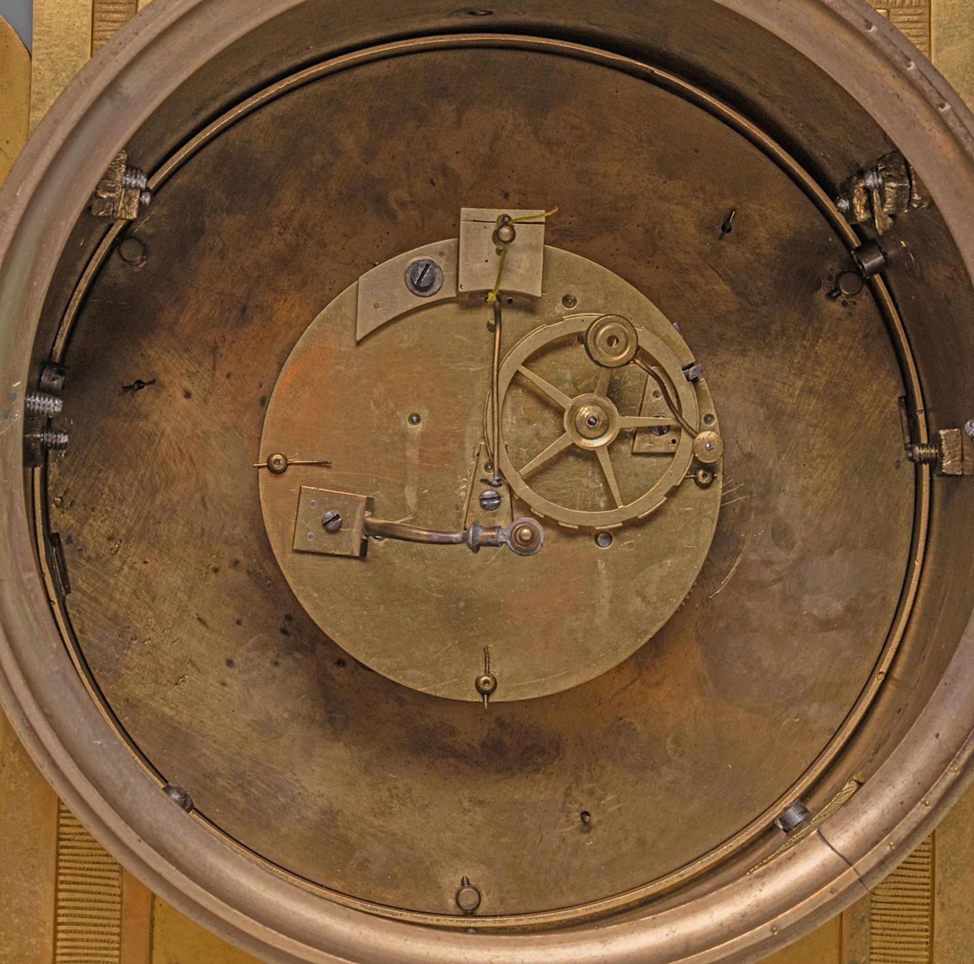 An imposing Neoclassical malachite and gilt bronze mantle clock, Chopin Felix factory, Saint Petersb - Bild 7 aus 7