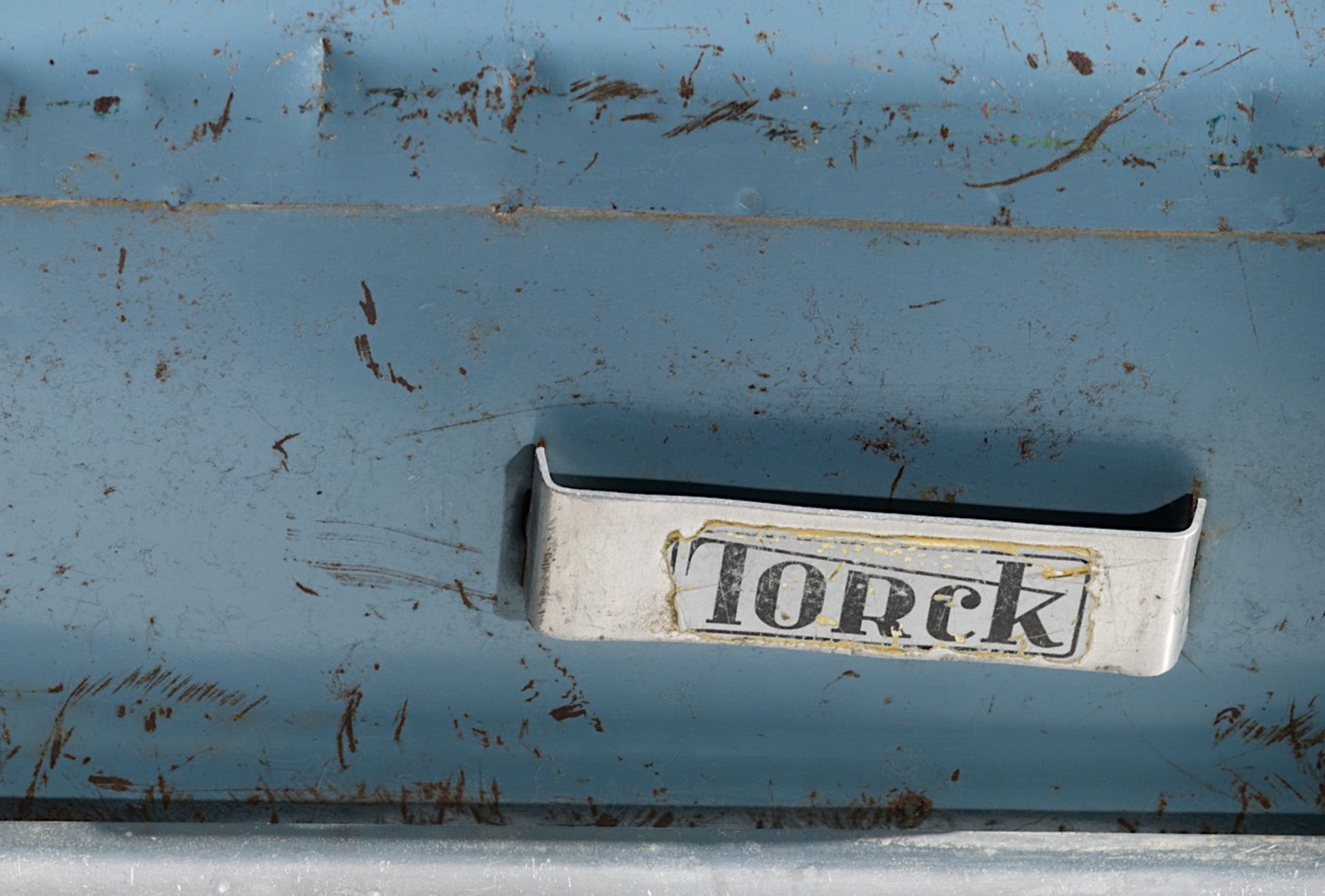 A 'Grand deluxe' edition Torck ' Peugeot' blue metal pedal car, 1962, 43,5 x 45 x 109 cm - Bild 6 aus 15