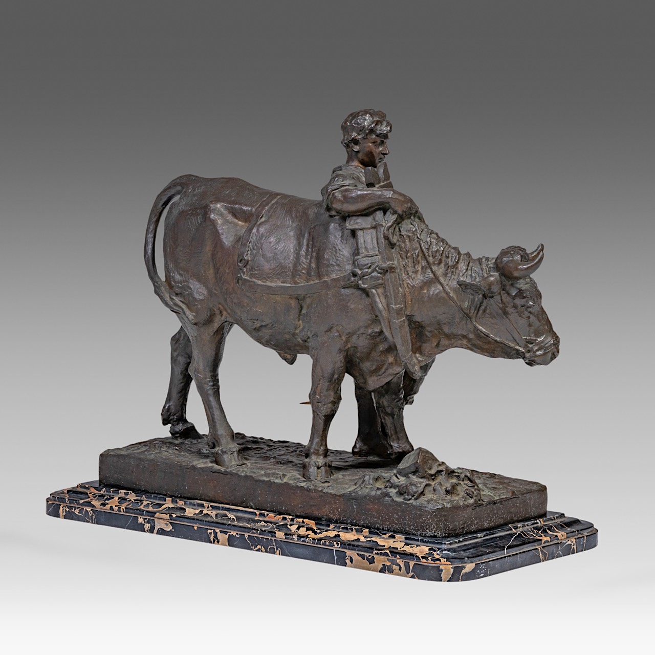 Leon Mignon (1847-1898), farmer resting with his ox, patinated bronze on a marble base, H 51 - 55 - - Image 6 of 10