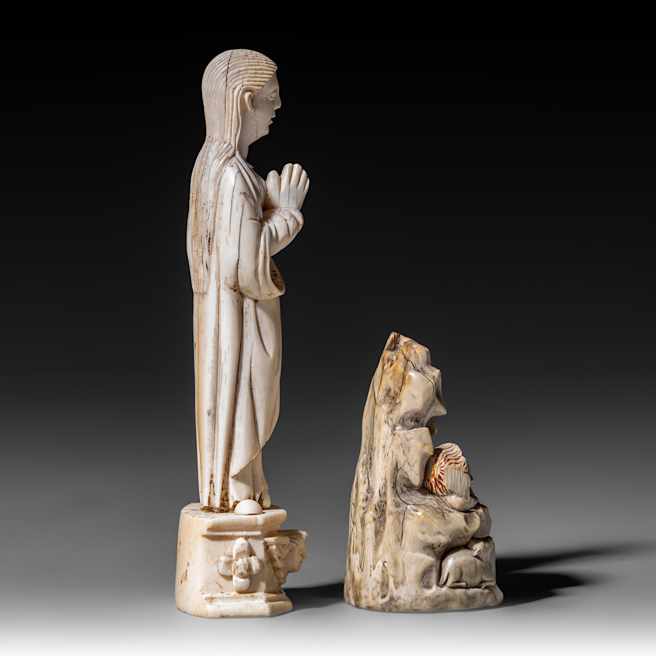 Two carved ivory Indo-Portuguese religious figures; one depicts an upright standing and praying Virg - Image 5 of 8