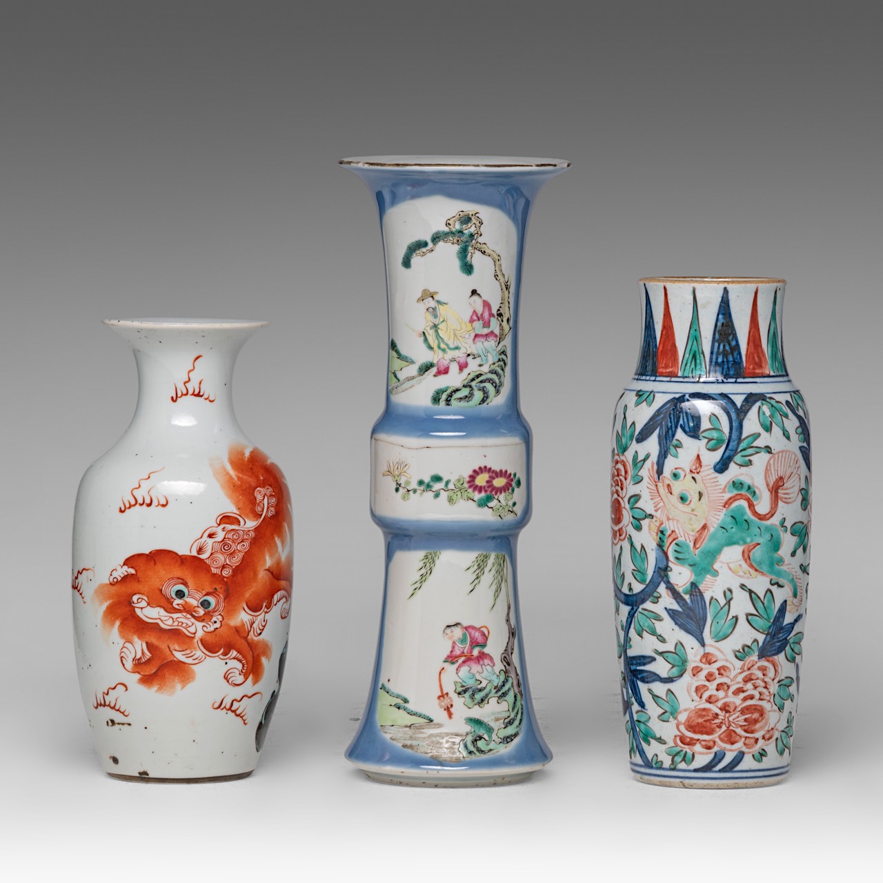 A collection of seven Chinese polychrome porcelain ware, 17thC, 19thC and 20thC, tallest H 30,4 cm ( - Image 2 of 17
