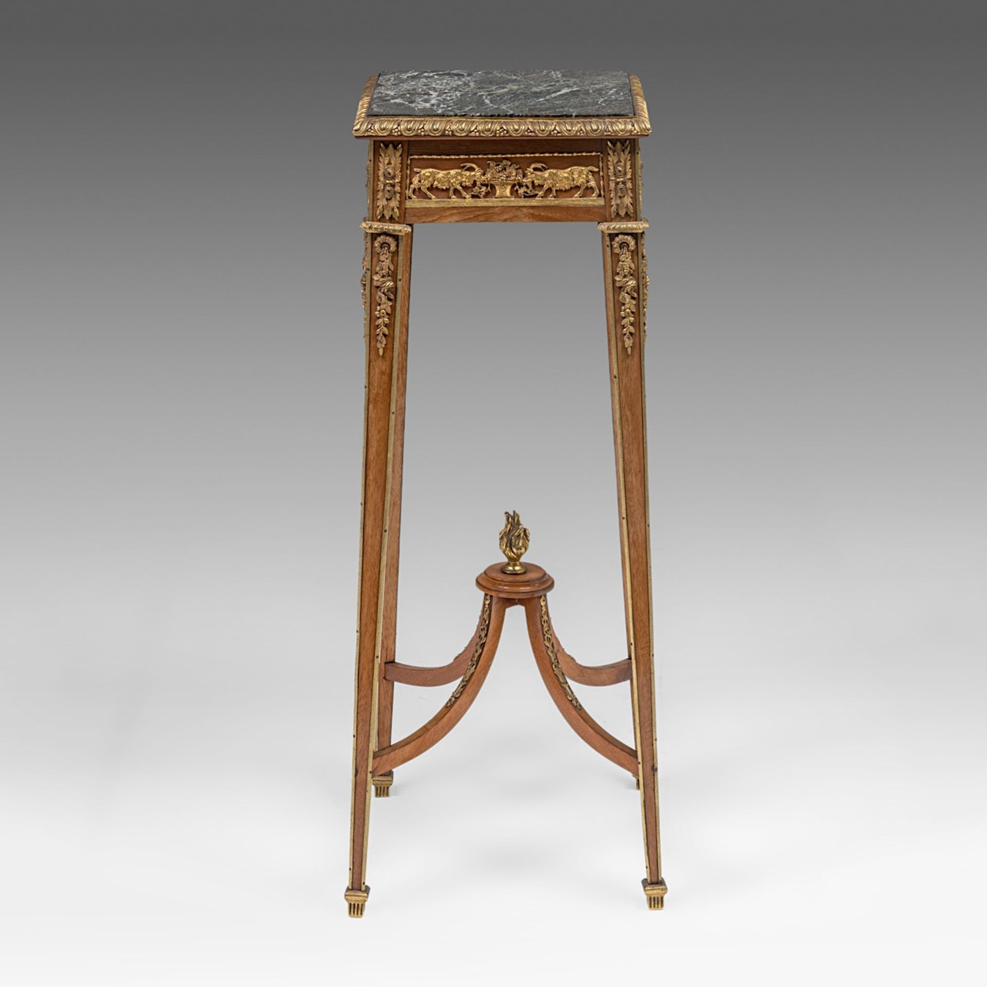 A walnut marble-topped Louis XVI-style side table with gilt bronze mounts, H 87,5 cm - W 30 cm - D 3 - Bild 2 aus 7