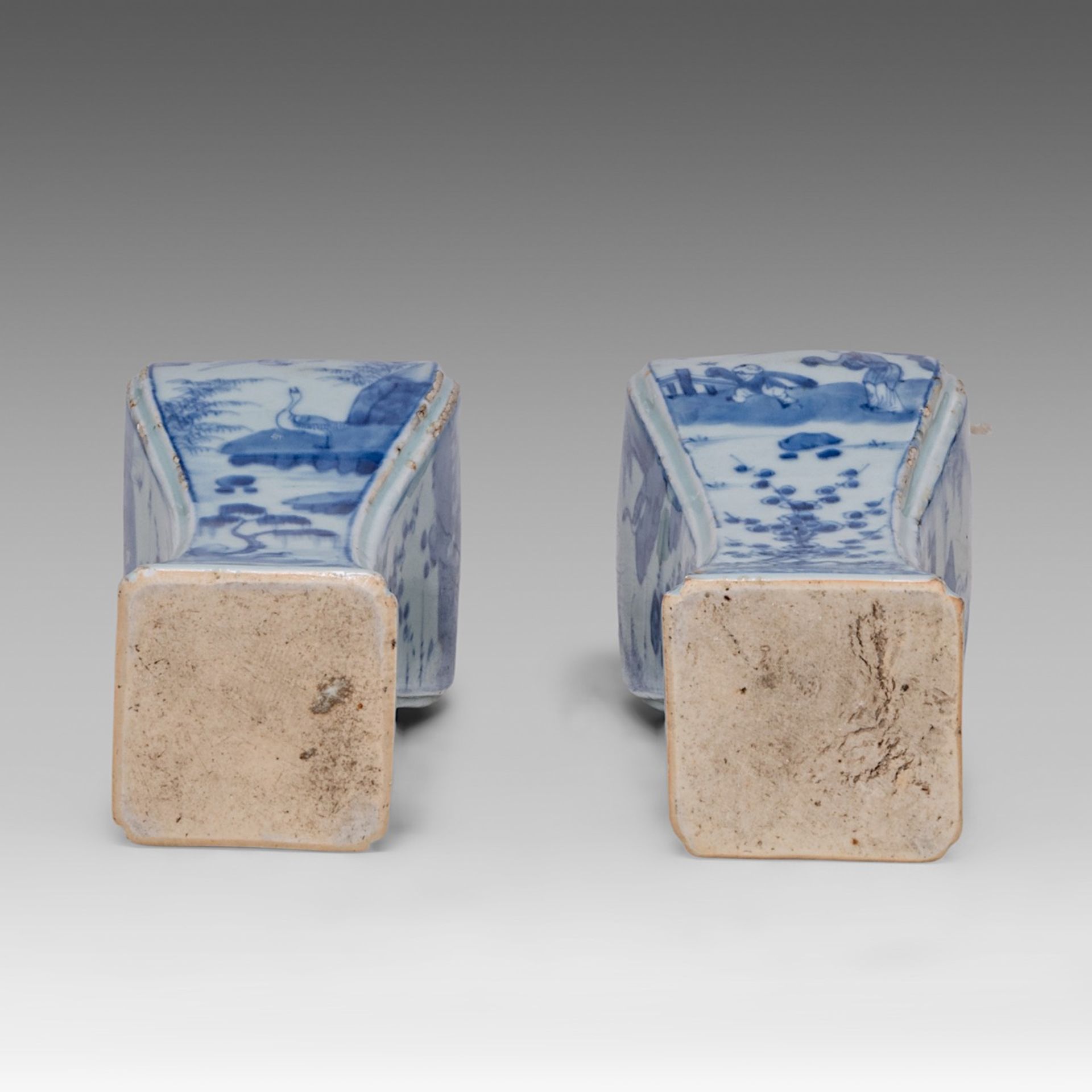 A pair of Chinese blue and white 'Beauty and Playful Boy' quadrangular baluster vase, Kangxi period, - Image 6 of 8