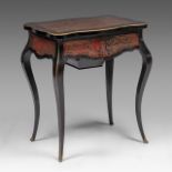 A Napoleon III (1852-1870) Boulle work occasional table, H 74 cm - W 63 cm - D 44,5 cm