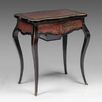 A Napoleon III (1852-1870) Boulle work occasional table, H 74 cm - W 63 cm - D 44,5 cm