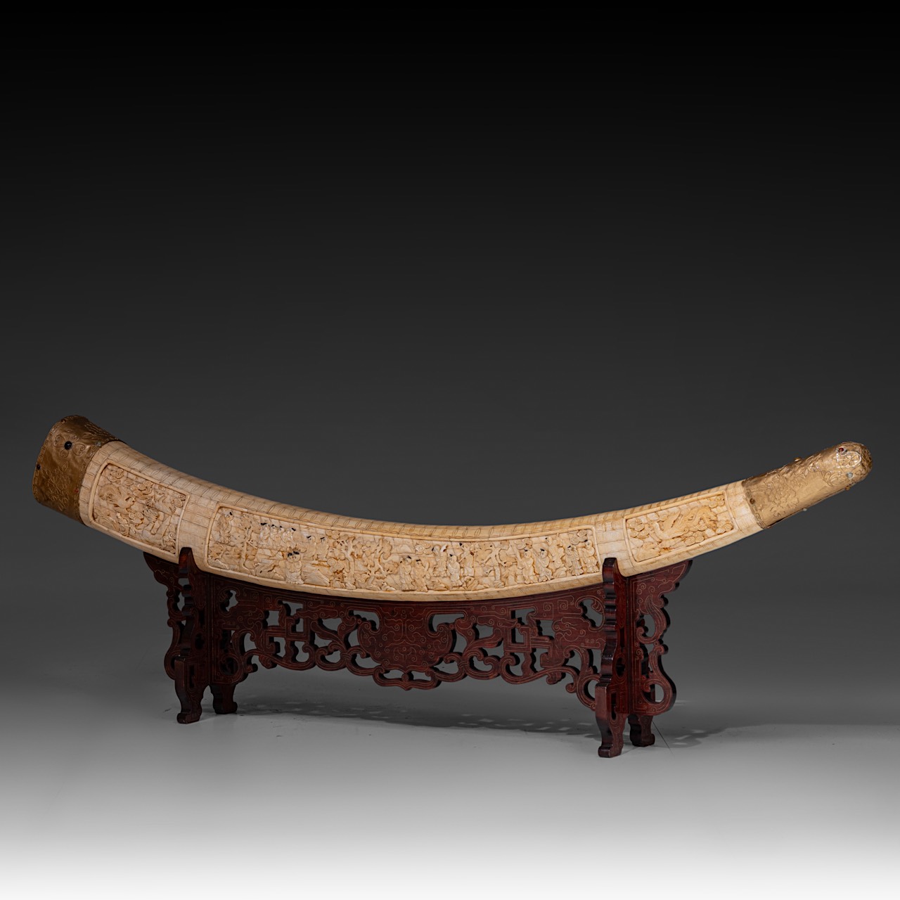 Tusk made from sculpted bone slats, Qing/Republic period, inner arch 165 cm - outer arch 175 cm - Image 4 of 13