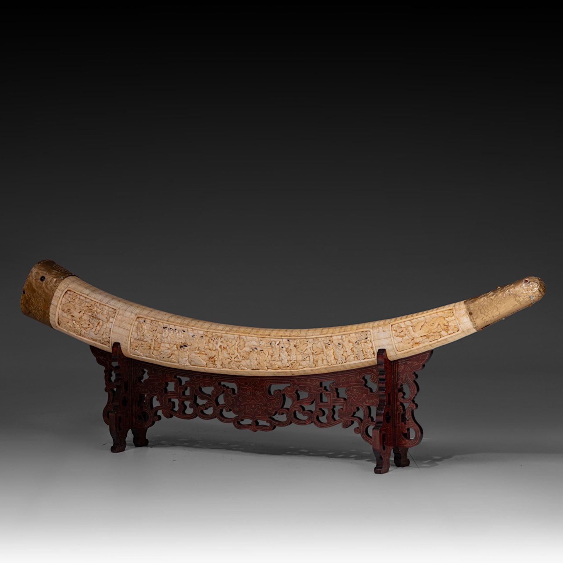 Tusk made from sculpted bone slats, Qing/Republic period, inner arch 165 cm - outer arch 175 cm - Bild 4 aus 13