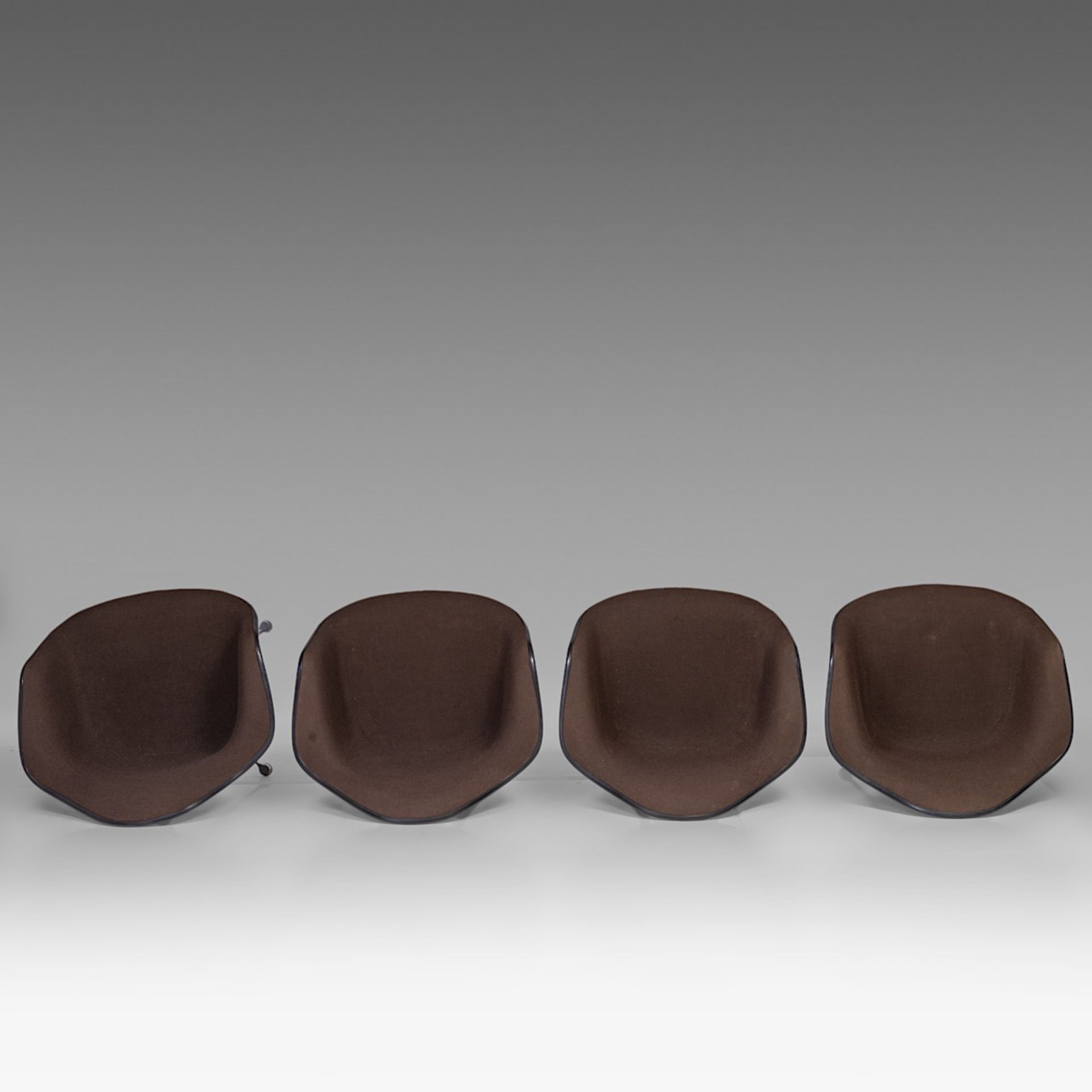 A set of 8 Charles & Ray Eames fibreglass shell chairs for Herman Miller, H 79 cm - Bild 15 aus 19