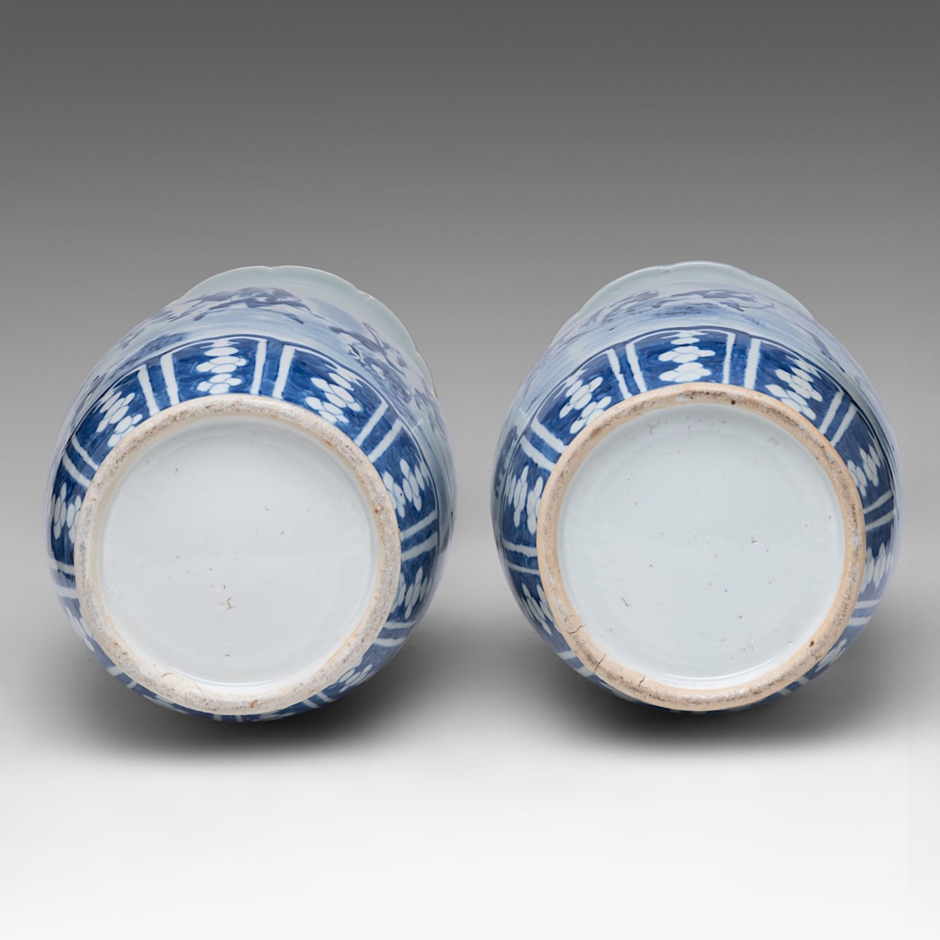 A pair of Chinese blue and white 'Figures in a Daily Life Scene' vases, 19thC, H 45 cm - Bild 6 aus 6