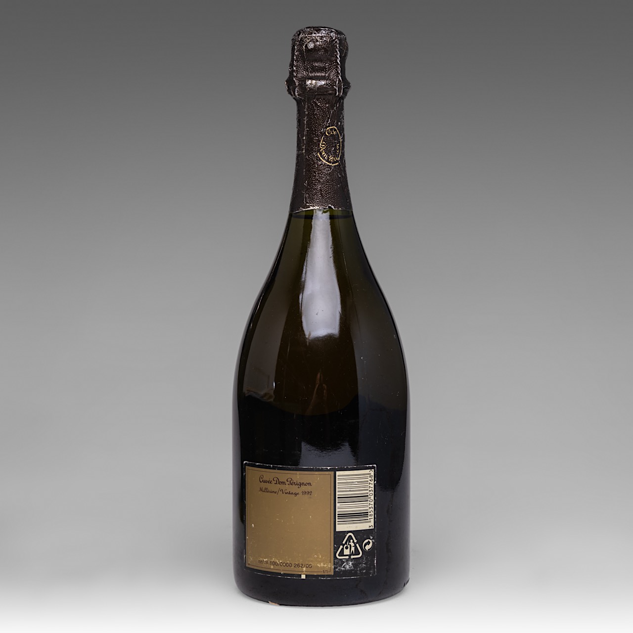 A Moet & Chandon Dom Perignon brut champagne 1990 and 1992, with the original boxes, and a ditto 199 - Image 4 of 5