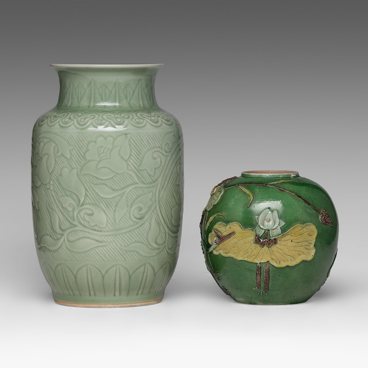 A collection of seven Chinese polychrome porcelain ware, 17thC, 19thC and 20thC, tallest H 30,4 cm ( - Image 9 of 17