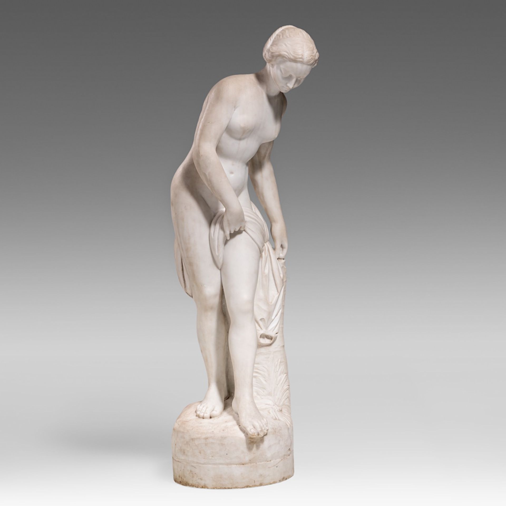 A Carrara marble sculpture of the bathing Venus, ca. 1900, H 98 cm - Image 6 of 11