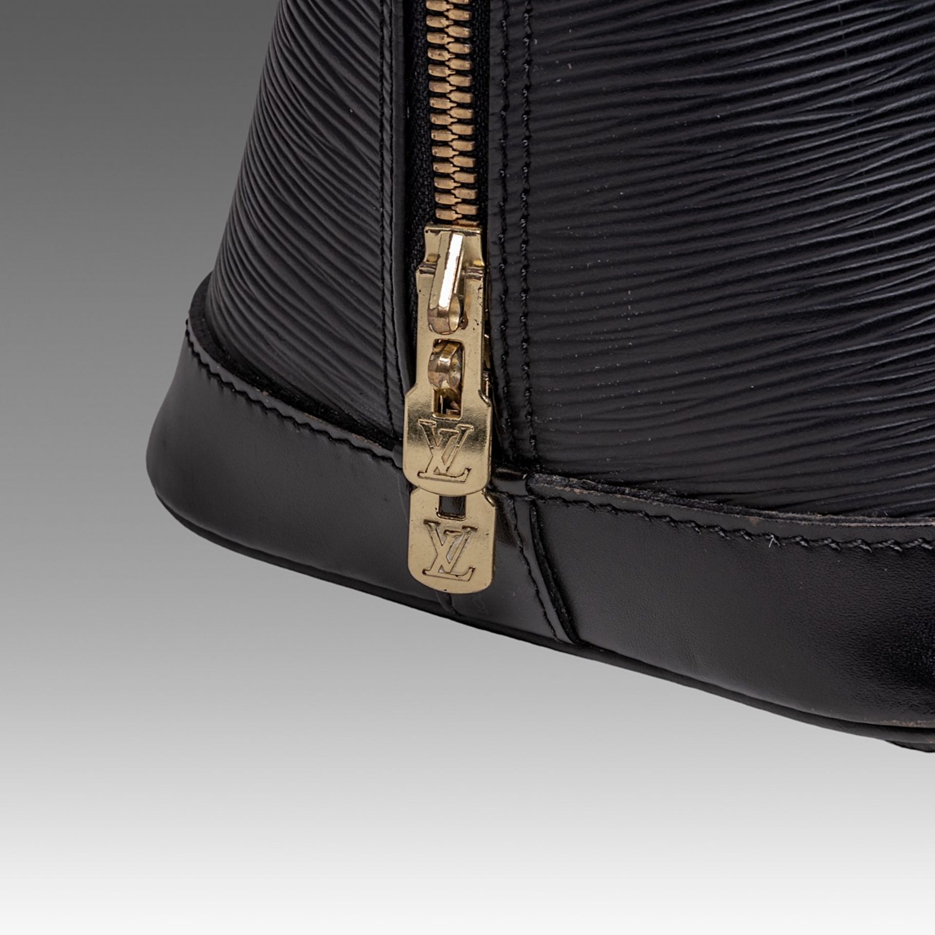 Two various Louis Vuitton handbags in black epi leather - Bild 19 aus 22