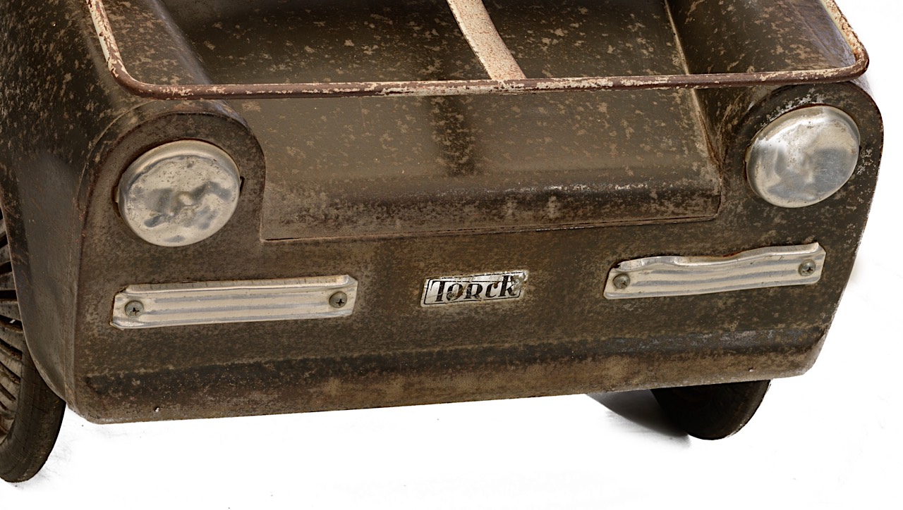 A rare Torck 'Patton' khaki army Willys Jeep metal pedal car, 1967-1968, 46 x 41,5 x 92 cm - Image 10 of 18