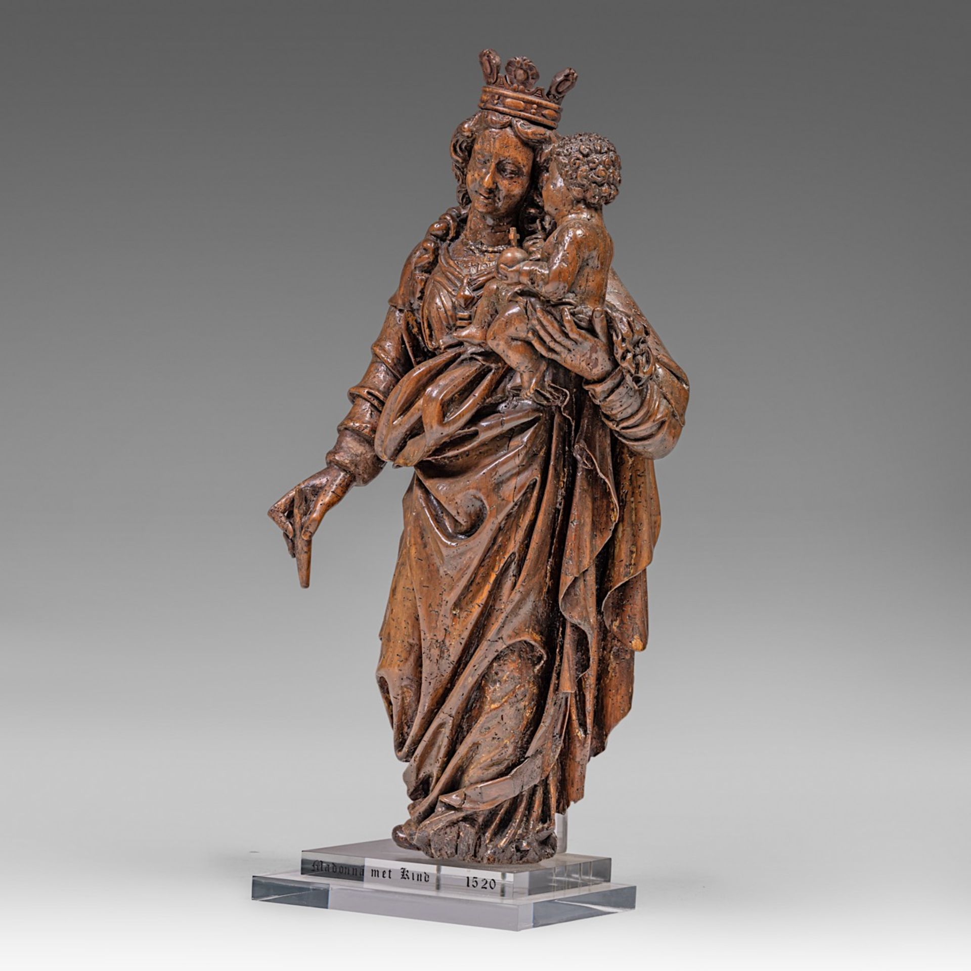 An impressive limewood sculpture of the Crowned Madonna and Child, ca. 1520, Flemish, H 85 cm - Bild 3 aus 10