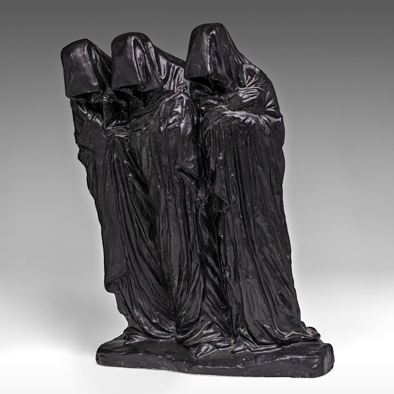 George Minne (1866-1941), 'Les saintes femmes au tombeau', black painted plaster, H 60 - W 47 cm - Image 2 of 8