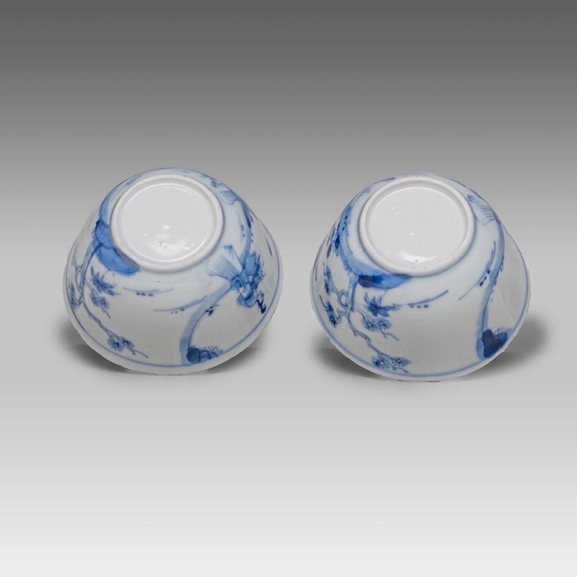 A series of five Chinese blue and white 'Female Immortal' cups, Kangxi/Yongzheng, H 3,5 - dia 7,2 cm - Bild 10 aus 10