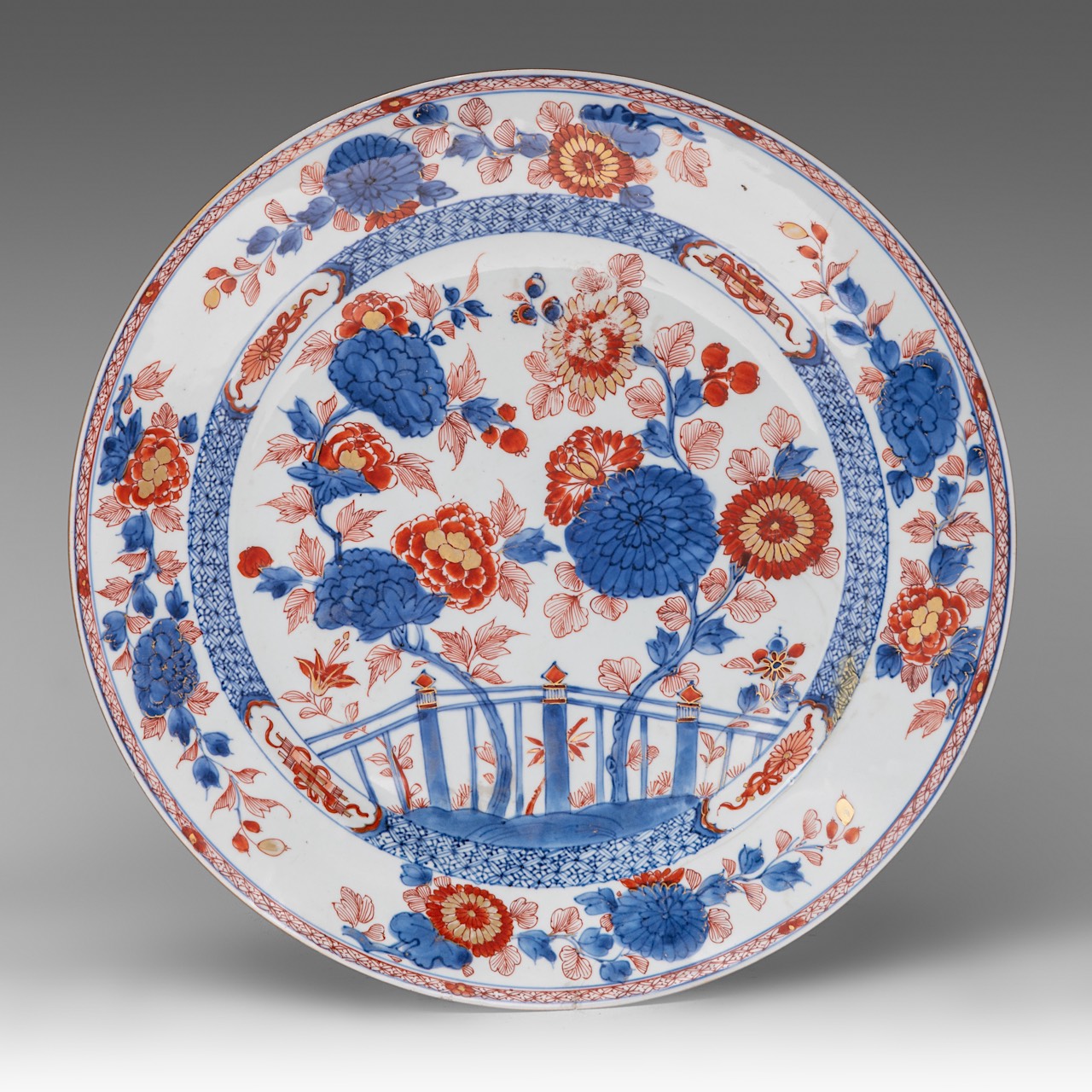 A Chinese Imari 'Flower garden' charger and plate, 18thC, dia 31,5 - 38,5 cm - Image 2 of 5