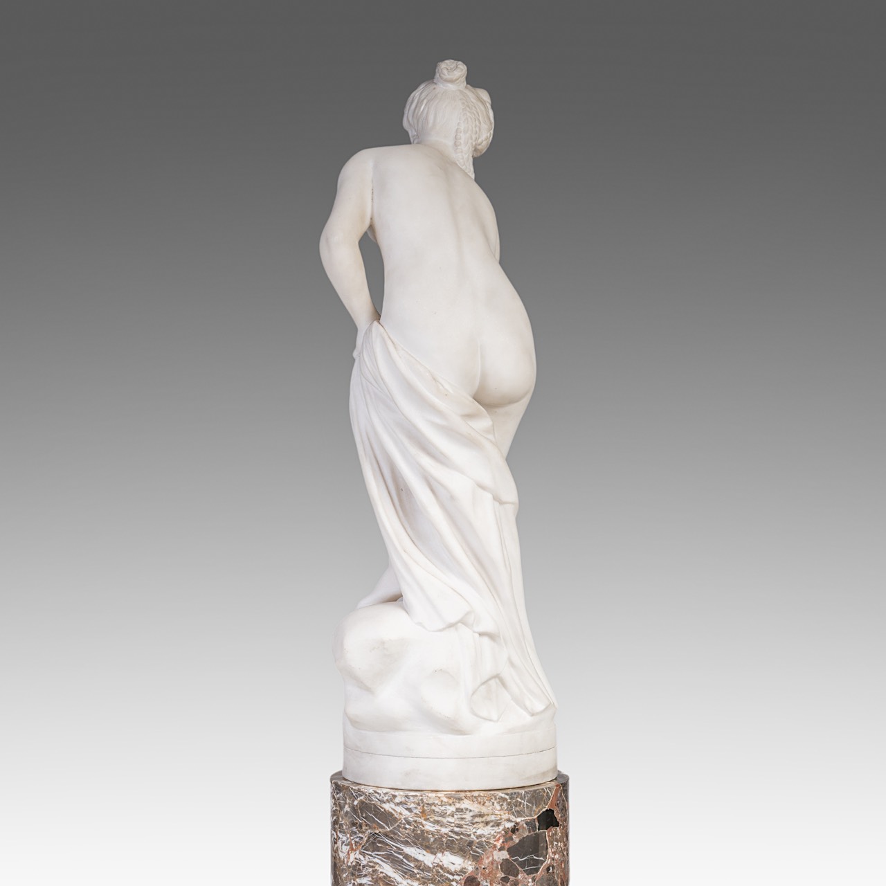 A Carrara marble sculpture of the bathing Venus, on a Breche d'Alep marble column, H 170 cm (total) - Image 5 of 13