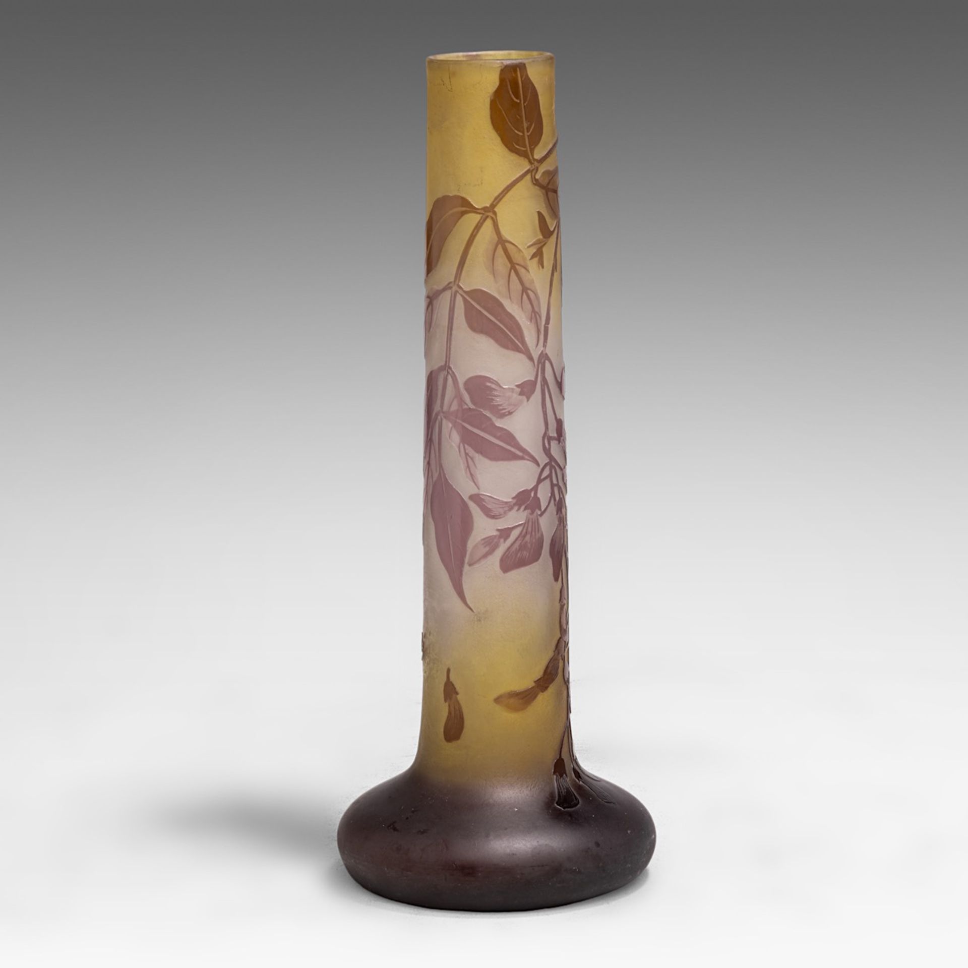 An Art Nouveau floral decorated glass paste vase by Emile Galle, H 33,5 cm - Bild 4 aus 7