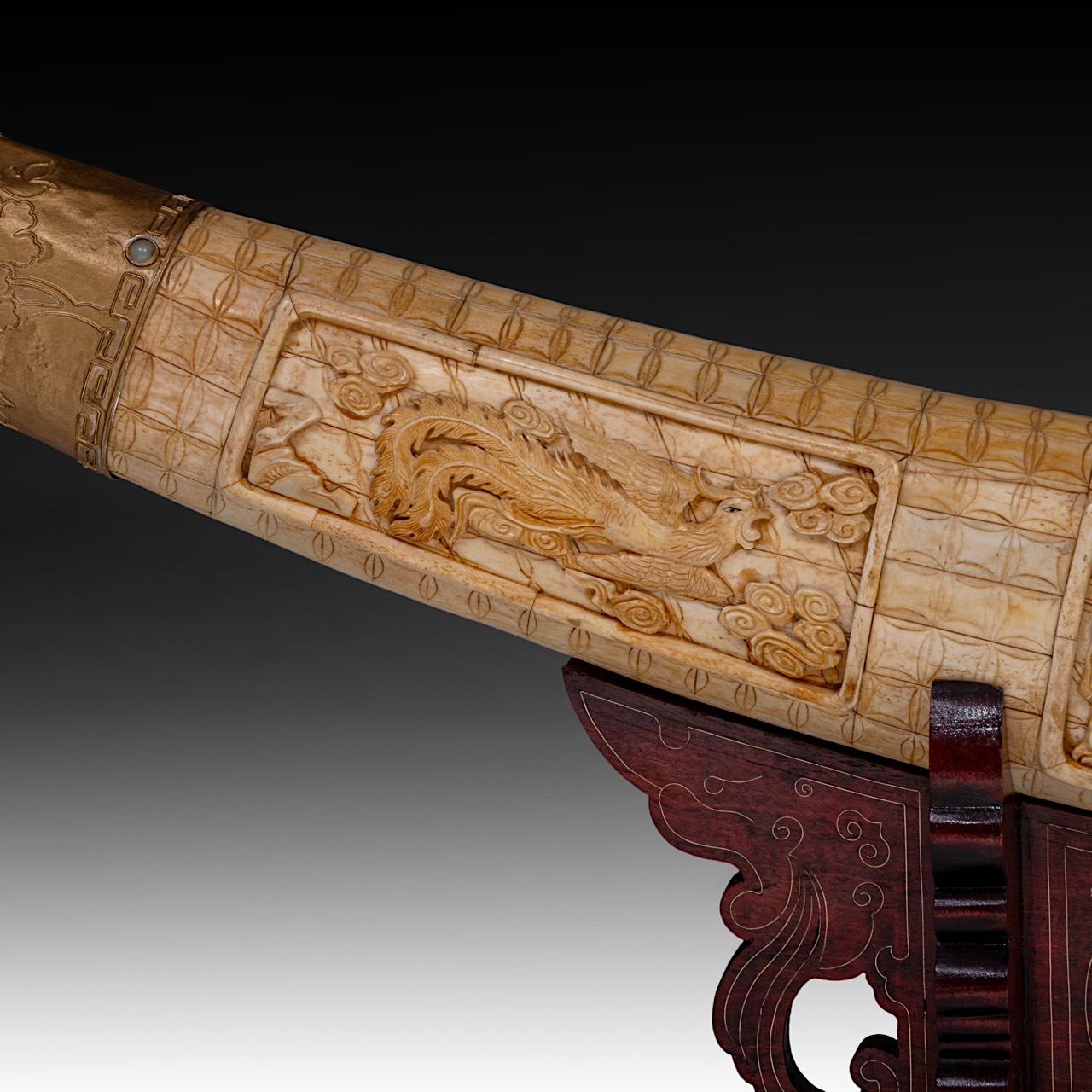 Tusk made from sculpted bone slats, Qing/Republic period, inner arch 165 cm - outer arch 175 cm - Image 13 of 13