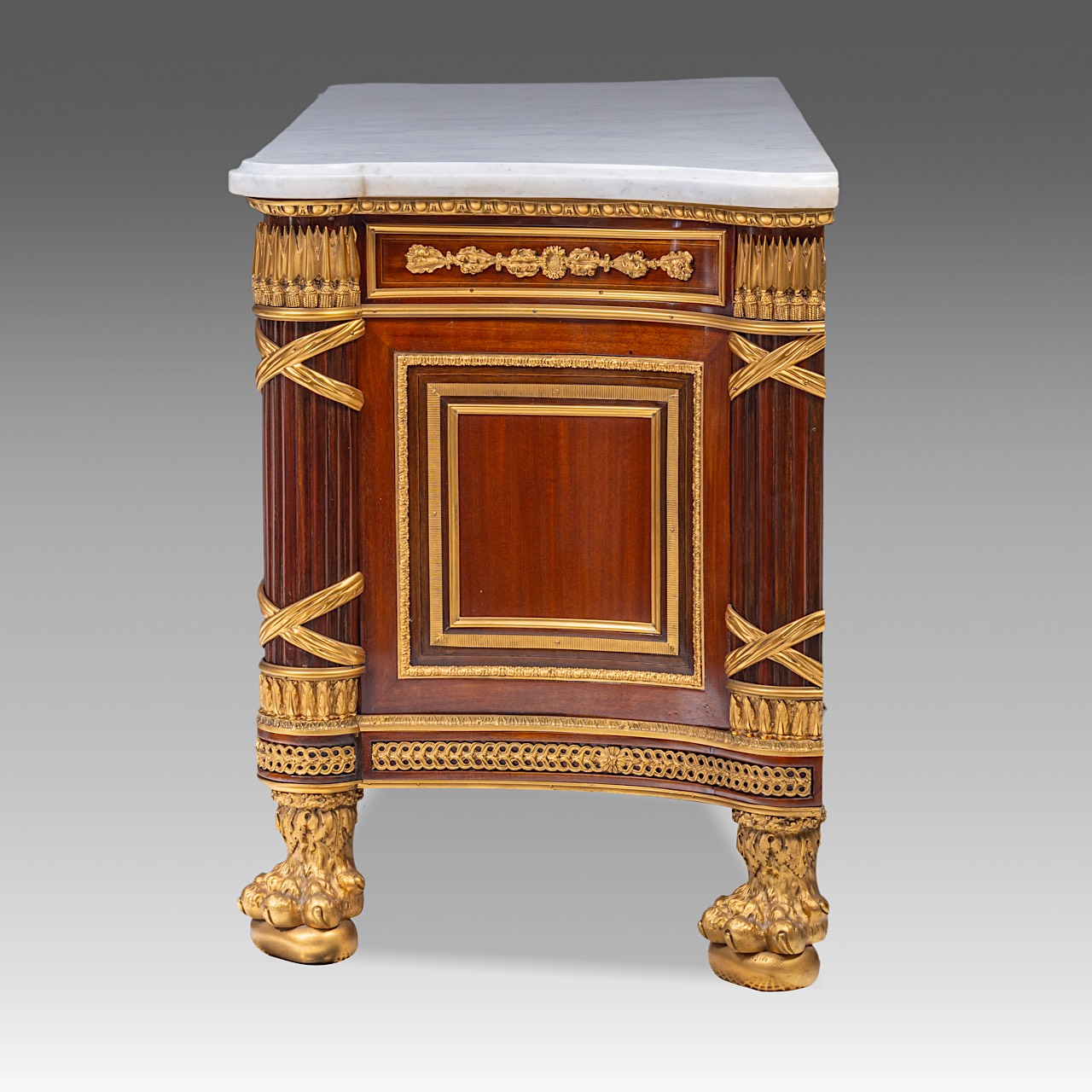 A Louis XVI style commode a vantaux after Stockel and Benneman, H 93 - W 186 - D 86,5 cm - Image 3 of 25