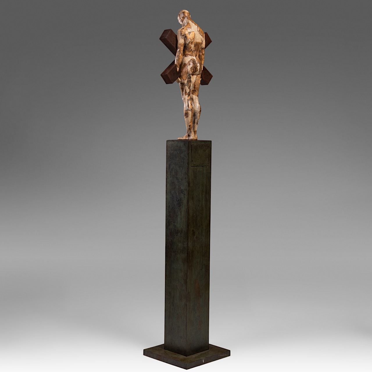 Josep Bofill (1942), male figure, mixed media (bronze, resin, newspaper), 1/3, H: 172 cm (+) - Image 4 of 12