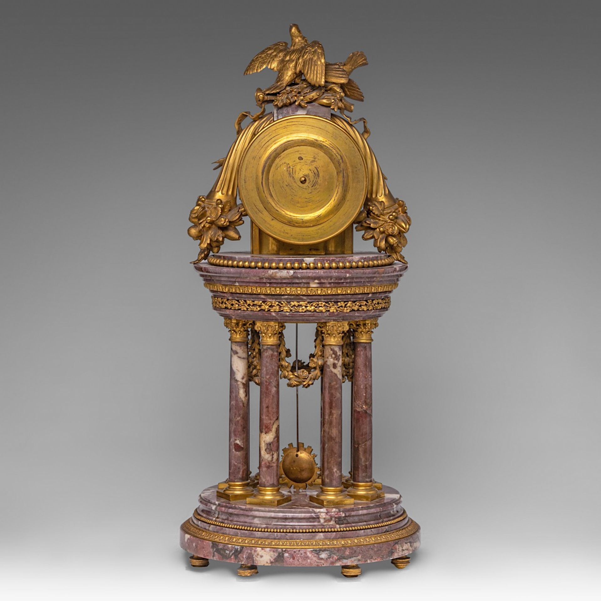 A Louis XVI style gilt bronze mounted marble portico clock, late 19thC, H 63 cm - Bild 5 aus 6