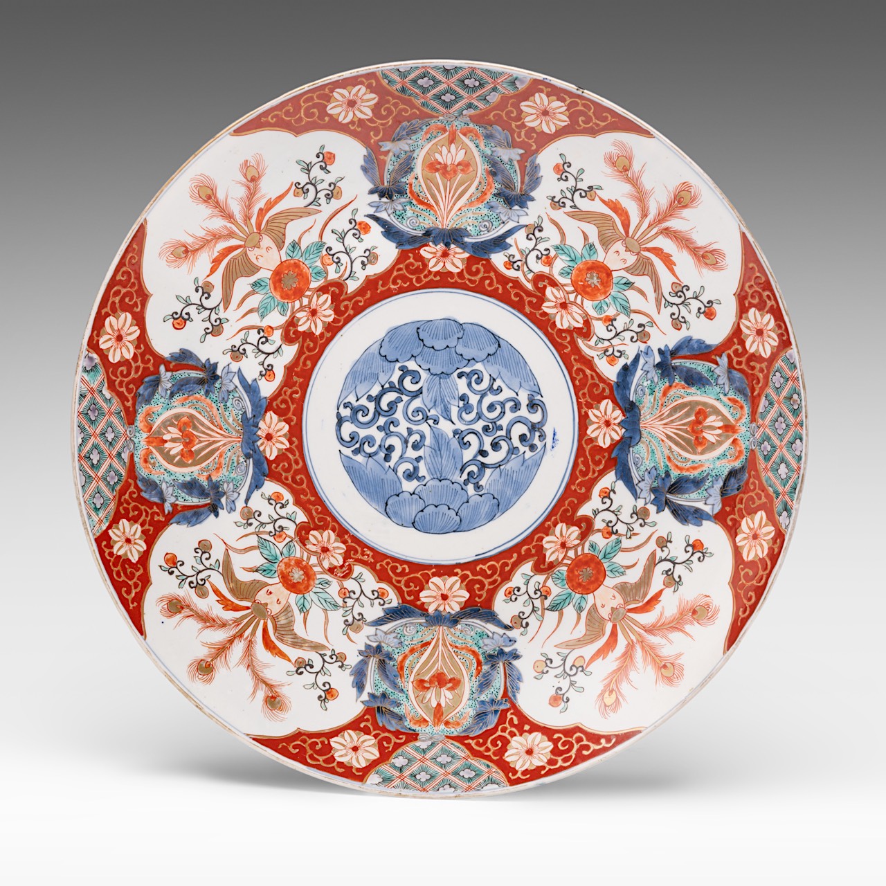 A large Japanese Imari 'Phoenix' plate, late Meiji (1868-1912), dia 47 cm
