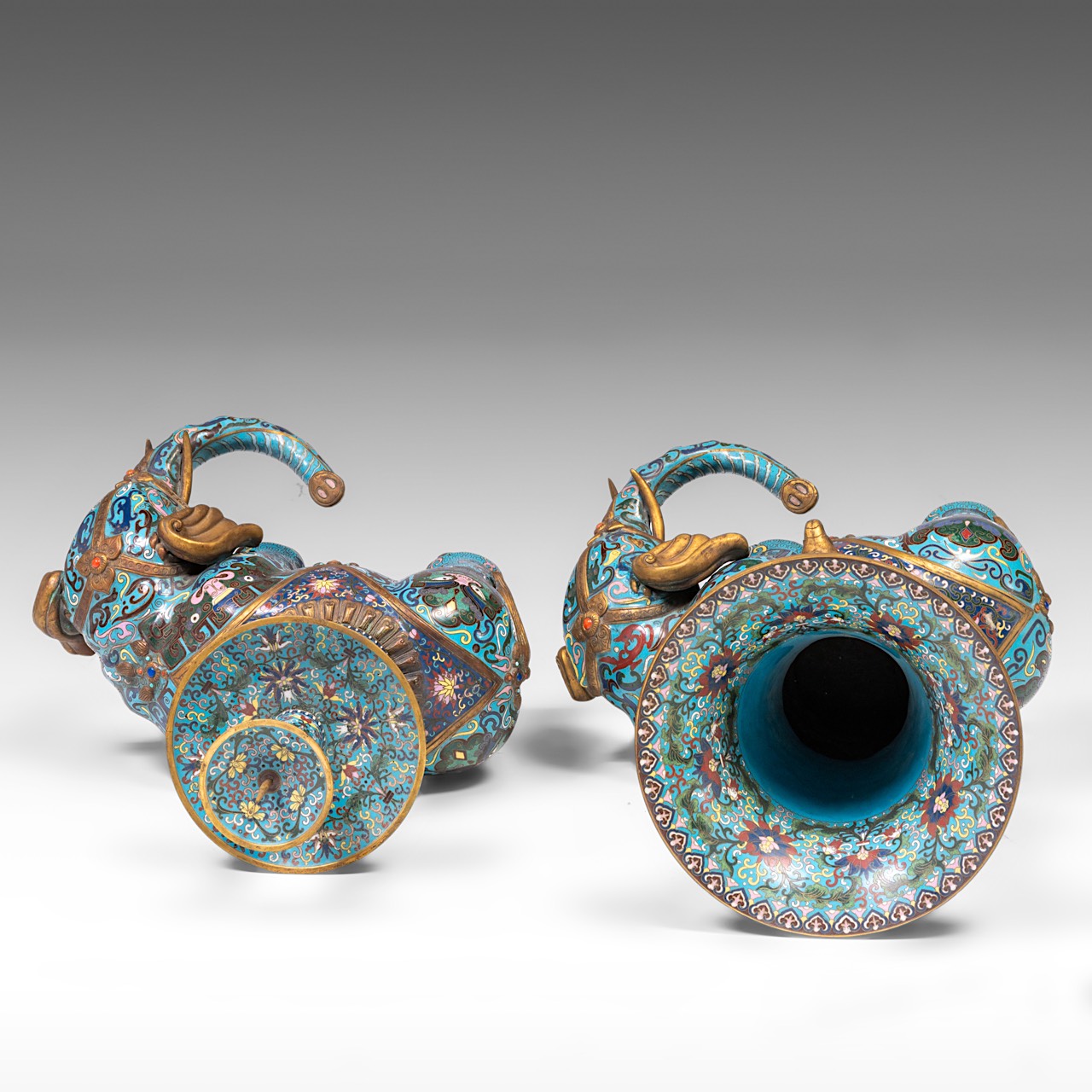 A Chinese five-piece semi-precious stone inlaid cloisonne garniture, late Qing/20thC, tallest H 58 - - Image 17 of 24