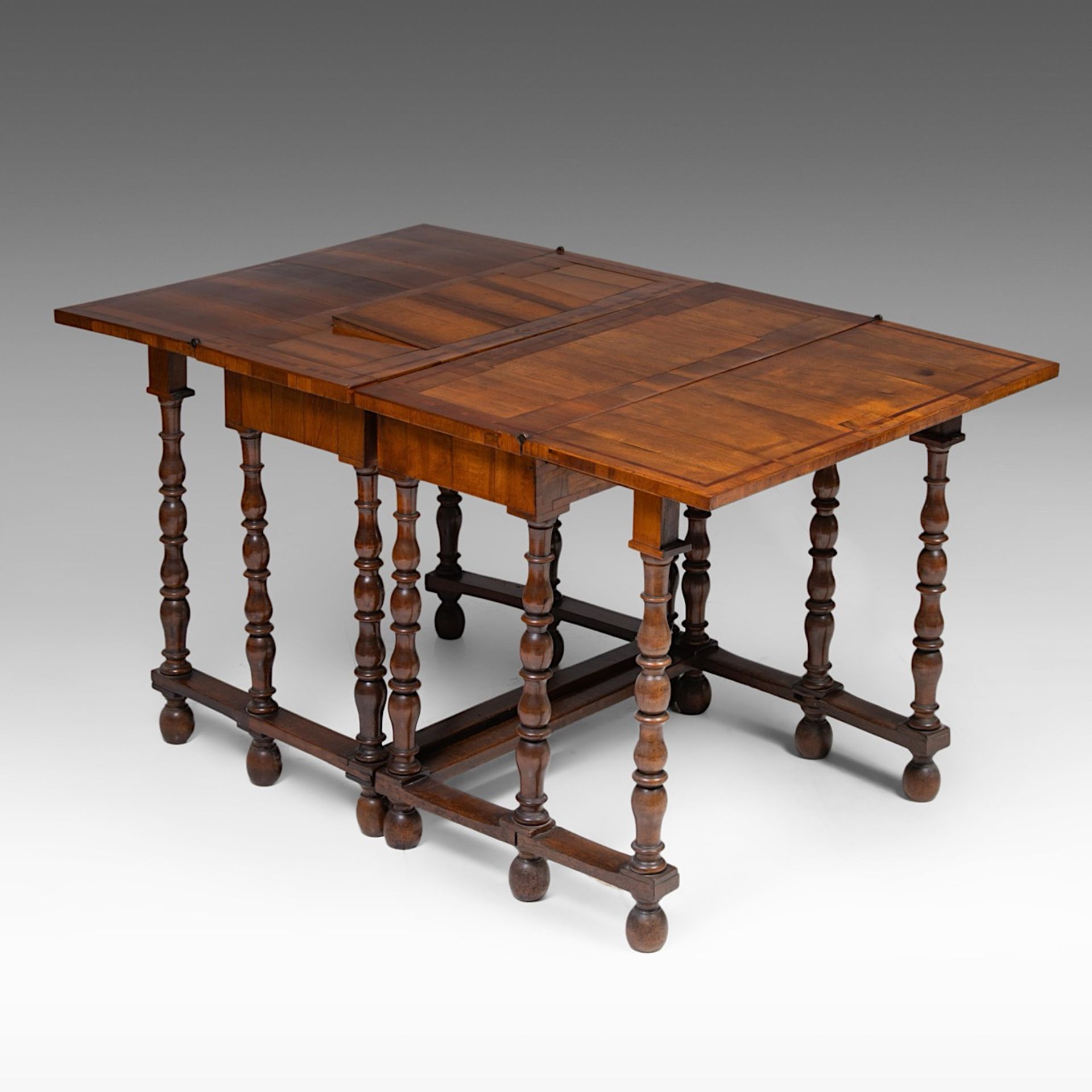A pair of burlwood veneered walnut card tables, Dutch, 18thC, each H 78 cm - W 85 cm - D 33,5 cm (cl - Bild 8 aus 8