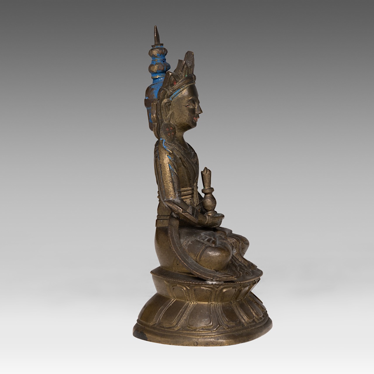 A Chinese bronze figure of Buddha Amitayus, 19thC, H 16,5 cm - added a Chinese Ming bronze 'Fu' wine - Image 6 of 16