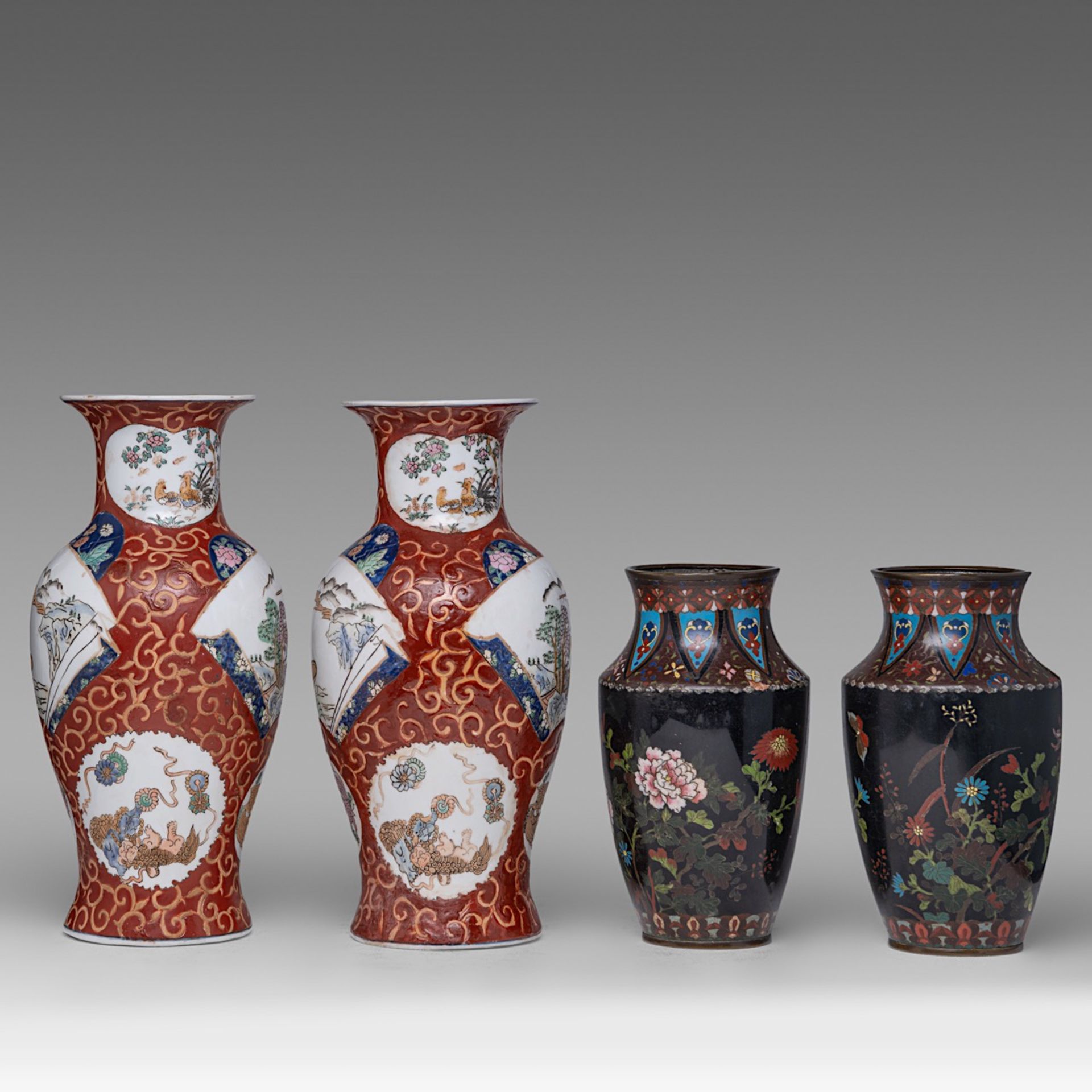 A pair of Japanese cloisonne enamelled bronze vases and a pair of Kutani vases, 20thC, H 25 cm / H 3 - Bild 2 aus 6