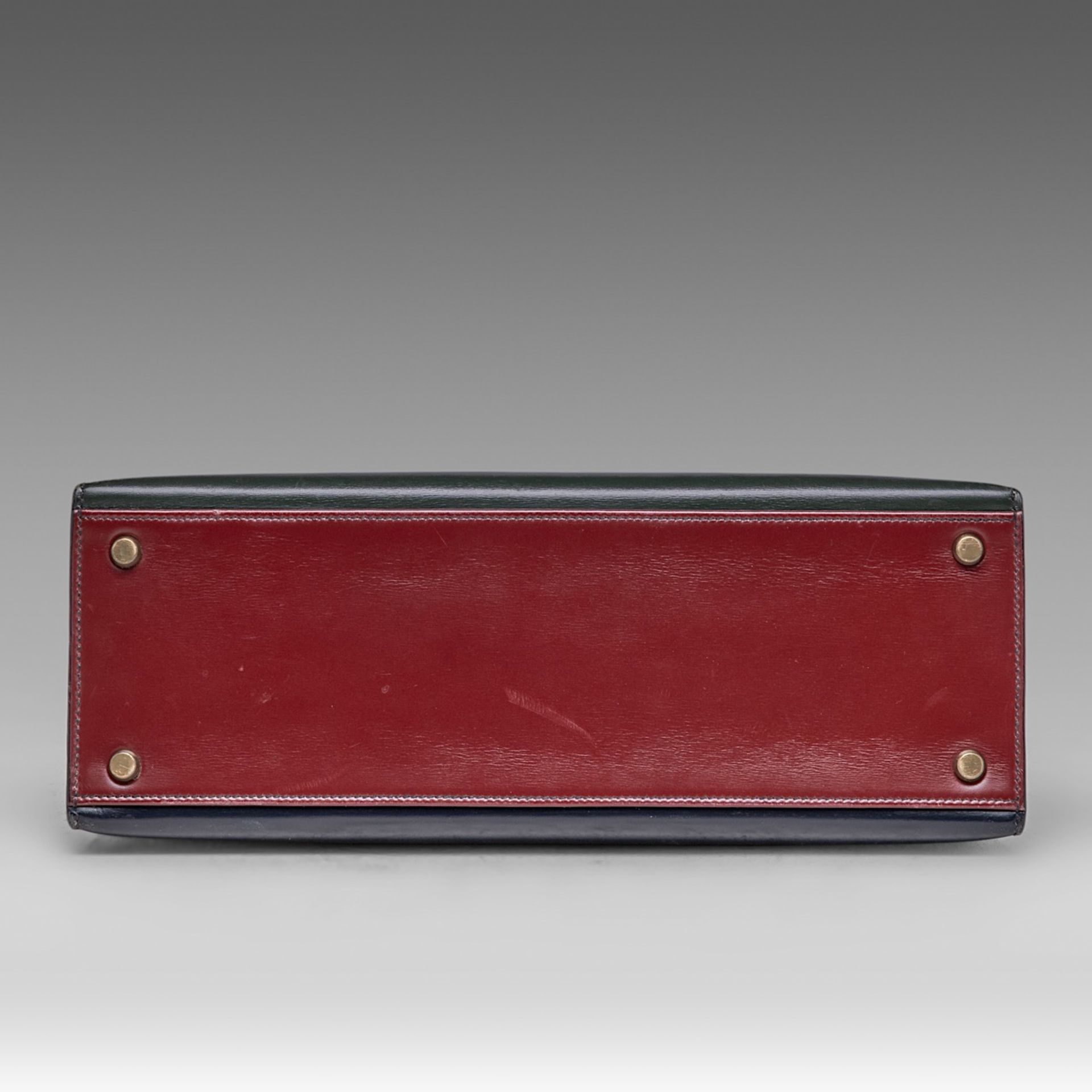 A vintage Hermes 'Kelly' 32 handbag, in rouge vif/vert fonce/bleu indigo box calfskin, with gilt met - Bild 7 aus 7