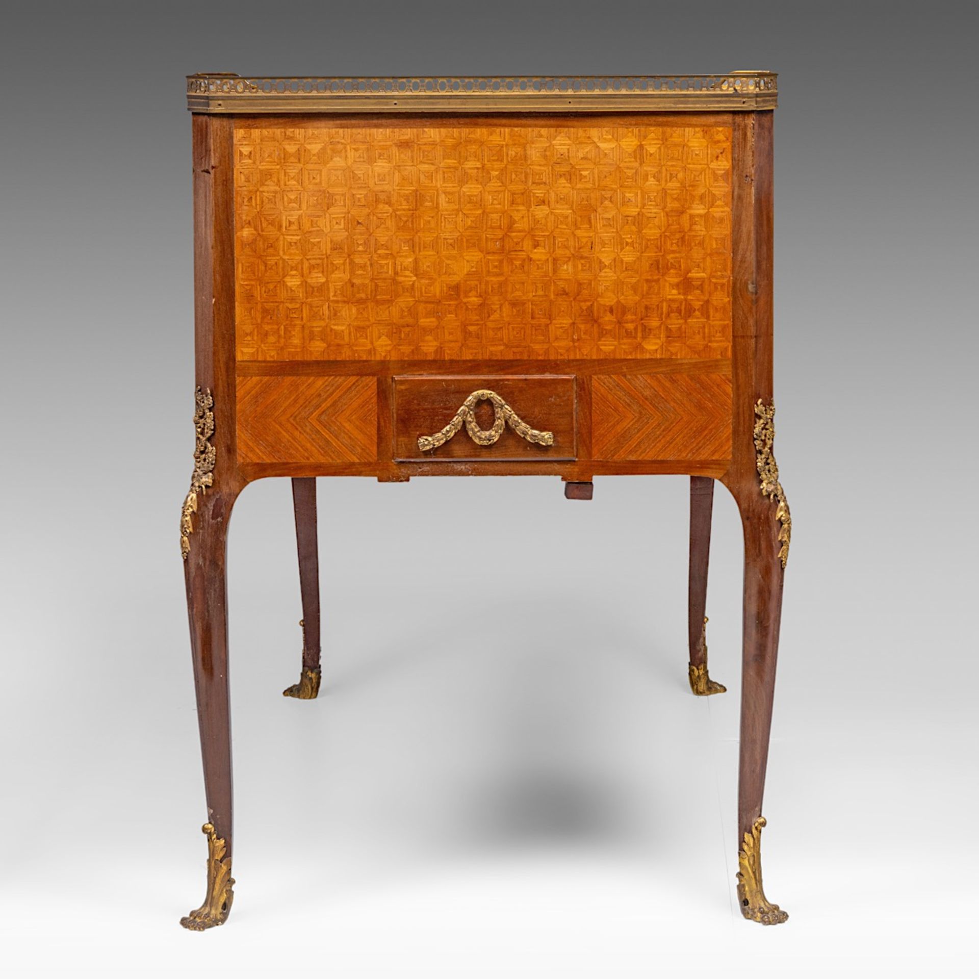 A leather-topped Transitional-style bureau plat and rolltop desk with parquetry and gilt bronze moun - Bild 6 aus 9