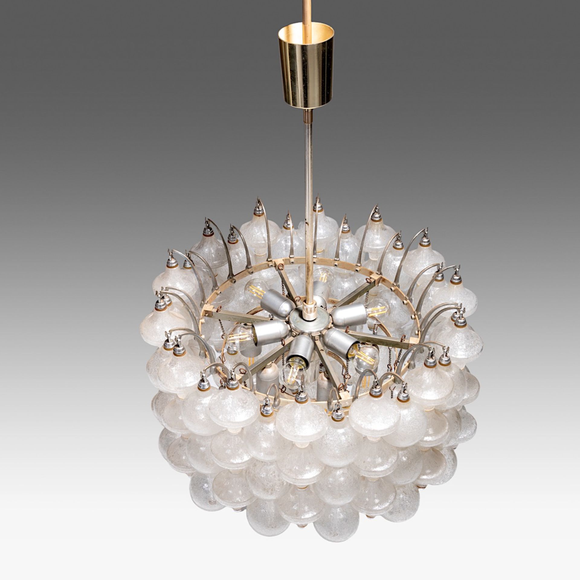 A '60s design Murano glass 'Tulipan' chandelier by J.T. Kalmar, H 88 - dia 57 cm - Bild 2 aus 6