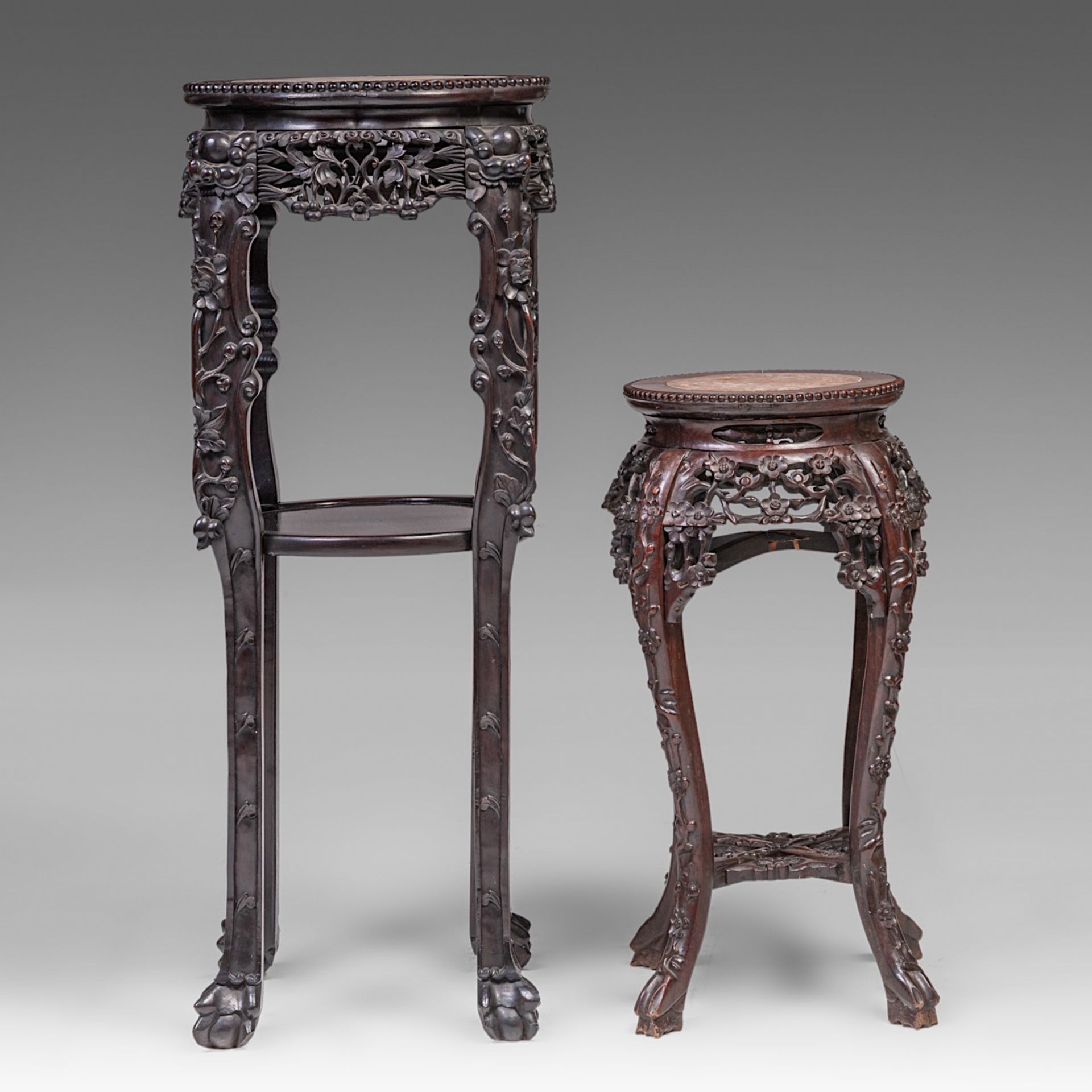 A small collection of four South Chinese carved hardwood bases, all with a marble top, late Qing, ta - Bild 11 aus 17