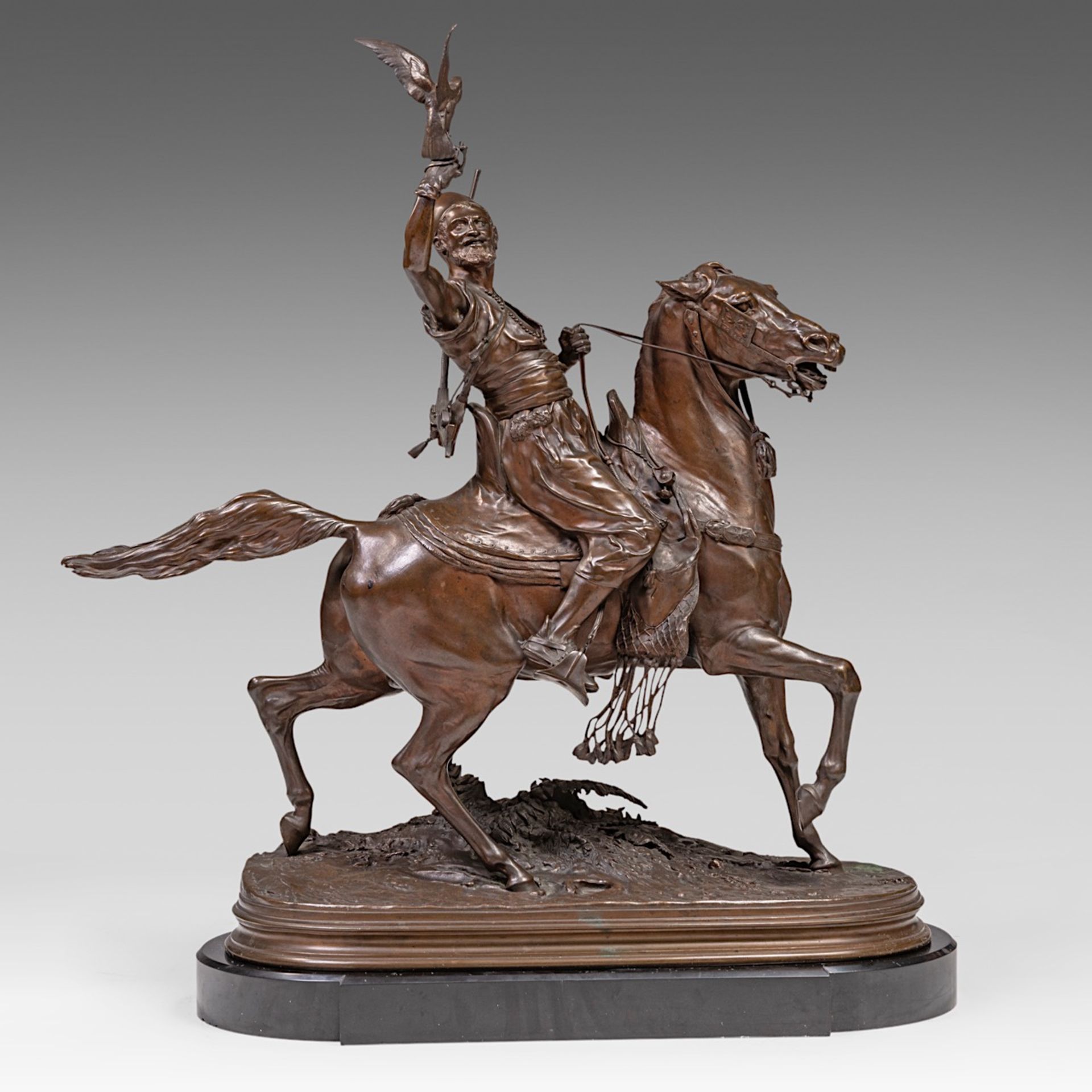 Pierre-Jules Mene (1810-1879), the falconer, patinated bronze on a black marble base, casted by Barb - Bild 2 aus 11