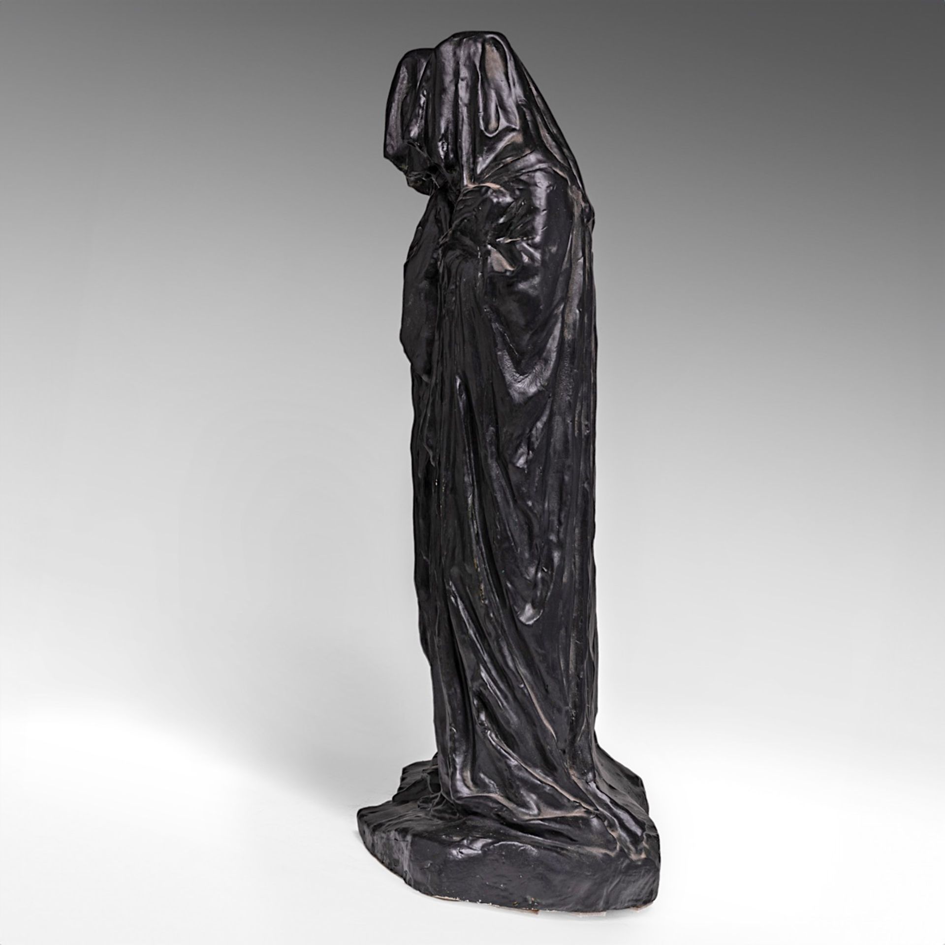 George Minne (1866-1941), 'Les saintes femmes au tombeau', black painted plaster, H 60 - W 47 cm - Bild 3 aus 8