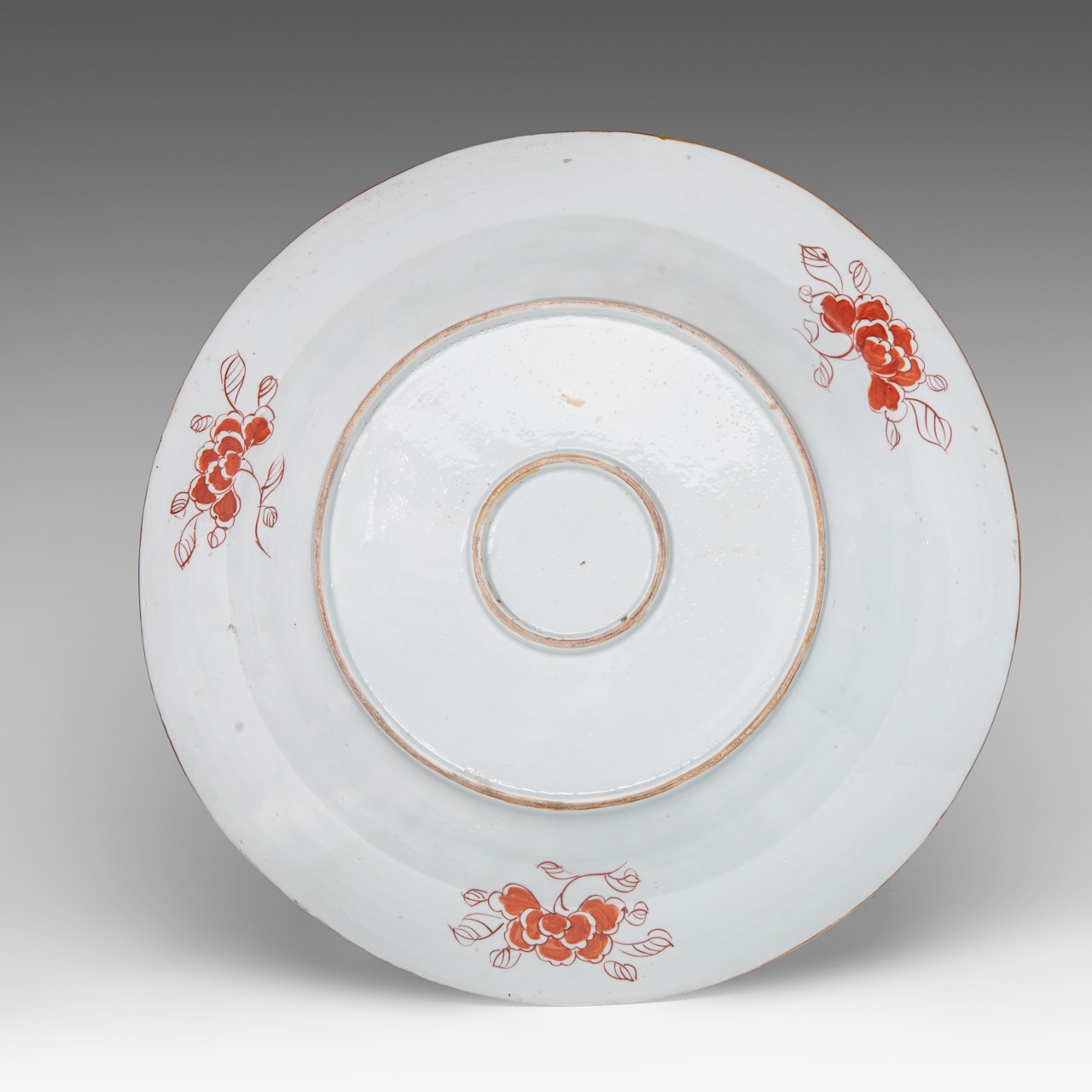 A large French Samson famille rose 'Immortals' plate, 19thC, dia 45,5 cm - Image 2 of 2