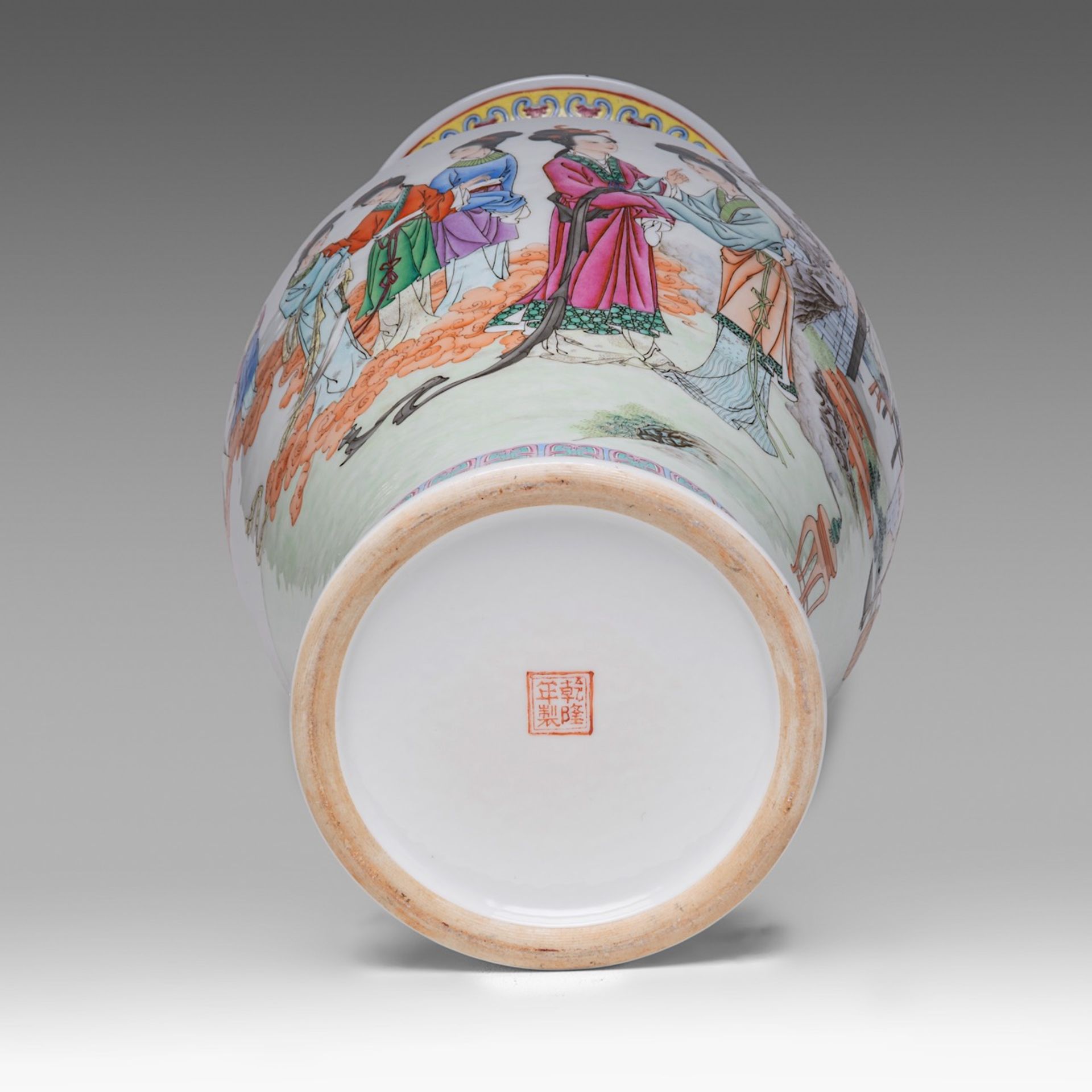 A Chinese famille rose 'Court Ladies in a Garden' baluster vase, the back with a signed text, 20thC, - Bild 6 aus 6