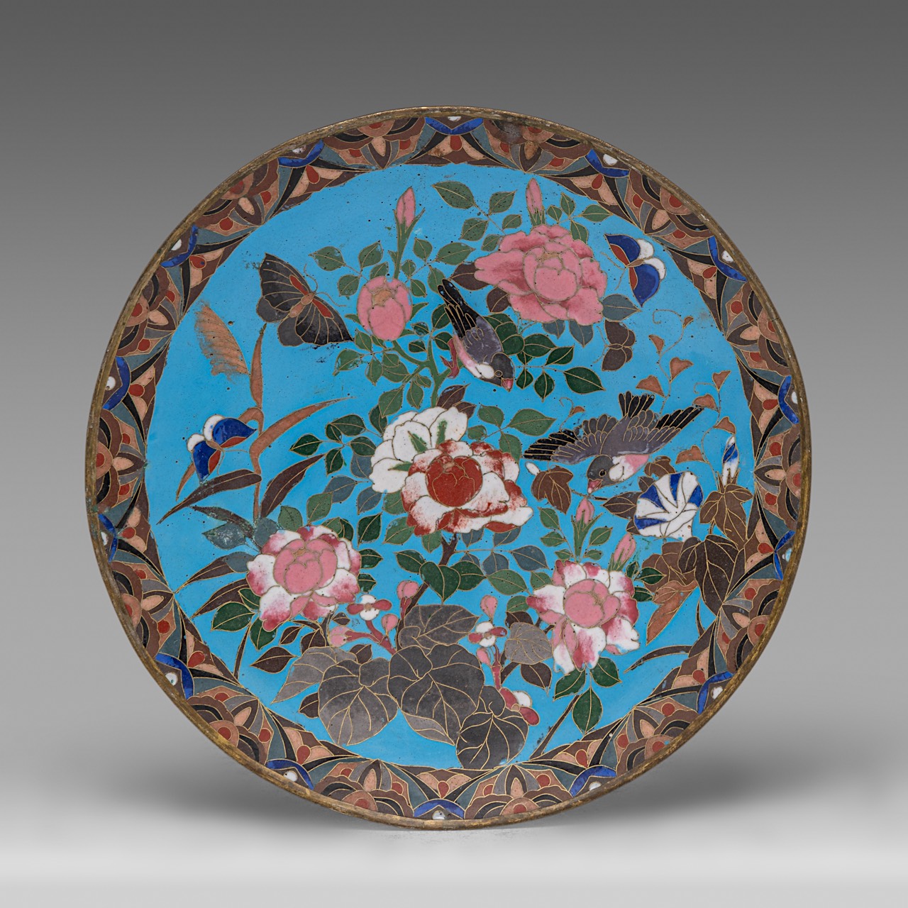 A collection of four Japanese cloisonne enamelled plates, one fixed on a gilt bronze foot, 20thC, di - Image 4 of 10