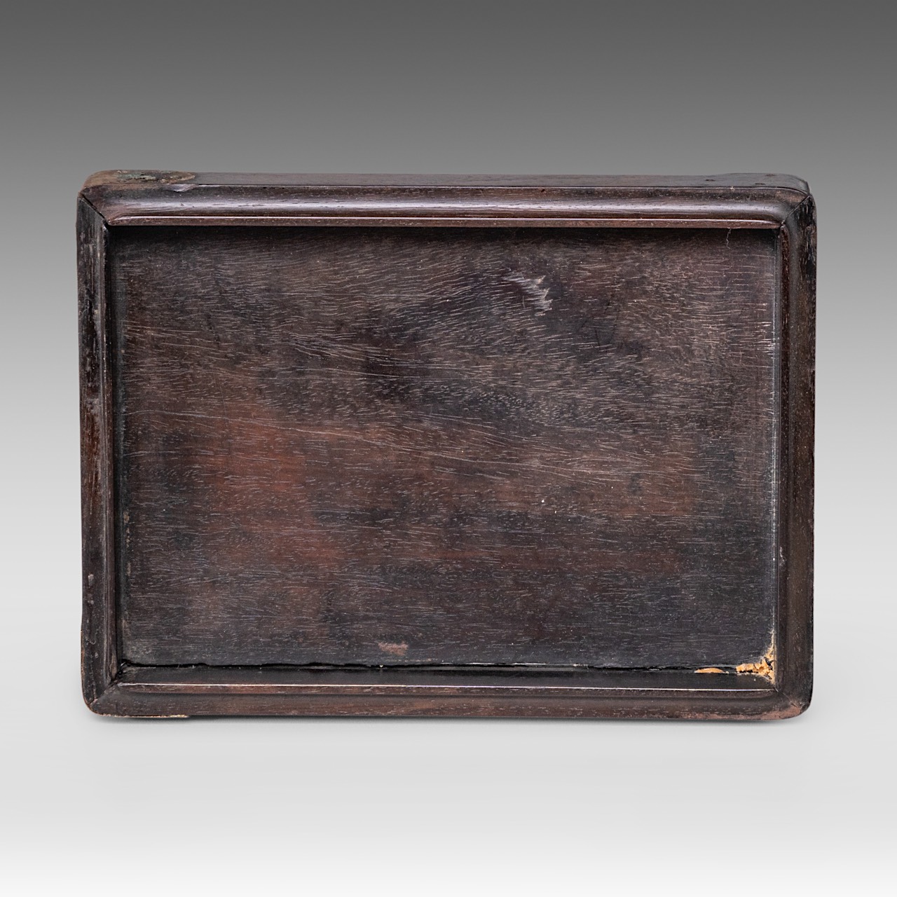A Chinese hardwood box and cover, presumably zitan wood, late Qing, 18 x 13,5 - H 5 cm - Image 9 of 10