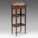 A Louis XVI-style marble-topped side table, signed Francois Linke (1855-1946), H 83,5 cm - W 44,5 cm