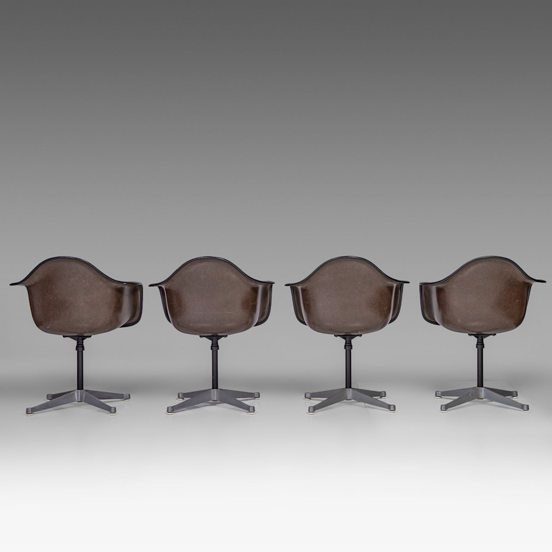 A set of 8 Charles & Ray Eames fibreglass shell chairs for Herman Miller, H 79 cm - Image 13 of 19