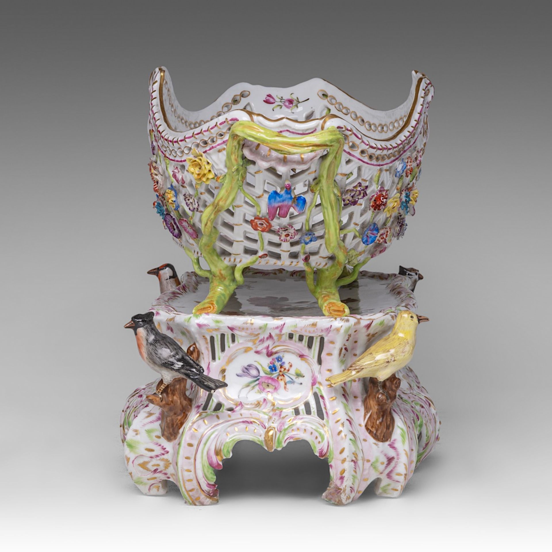 A polychrome Saxony porcelain basket on stand, decorated with modelled birds and flowers, H 33 - W 4 - Image 3 of 12
