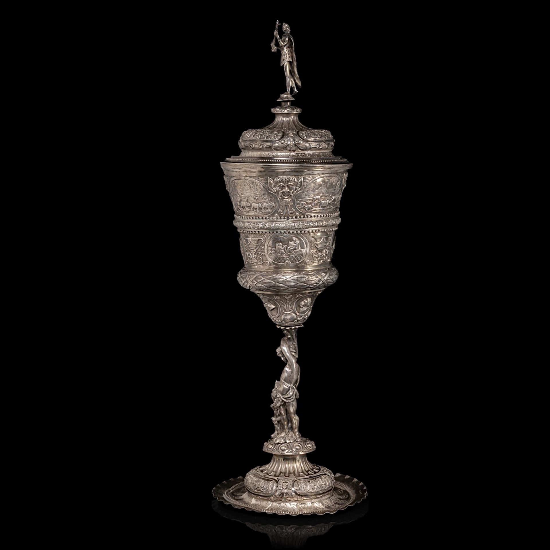 A 19thC Renaissance revival silver cup and cover, H 72,5 cm, total weight ca 2772 g - Bild 2 aus 9