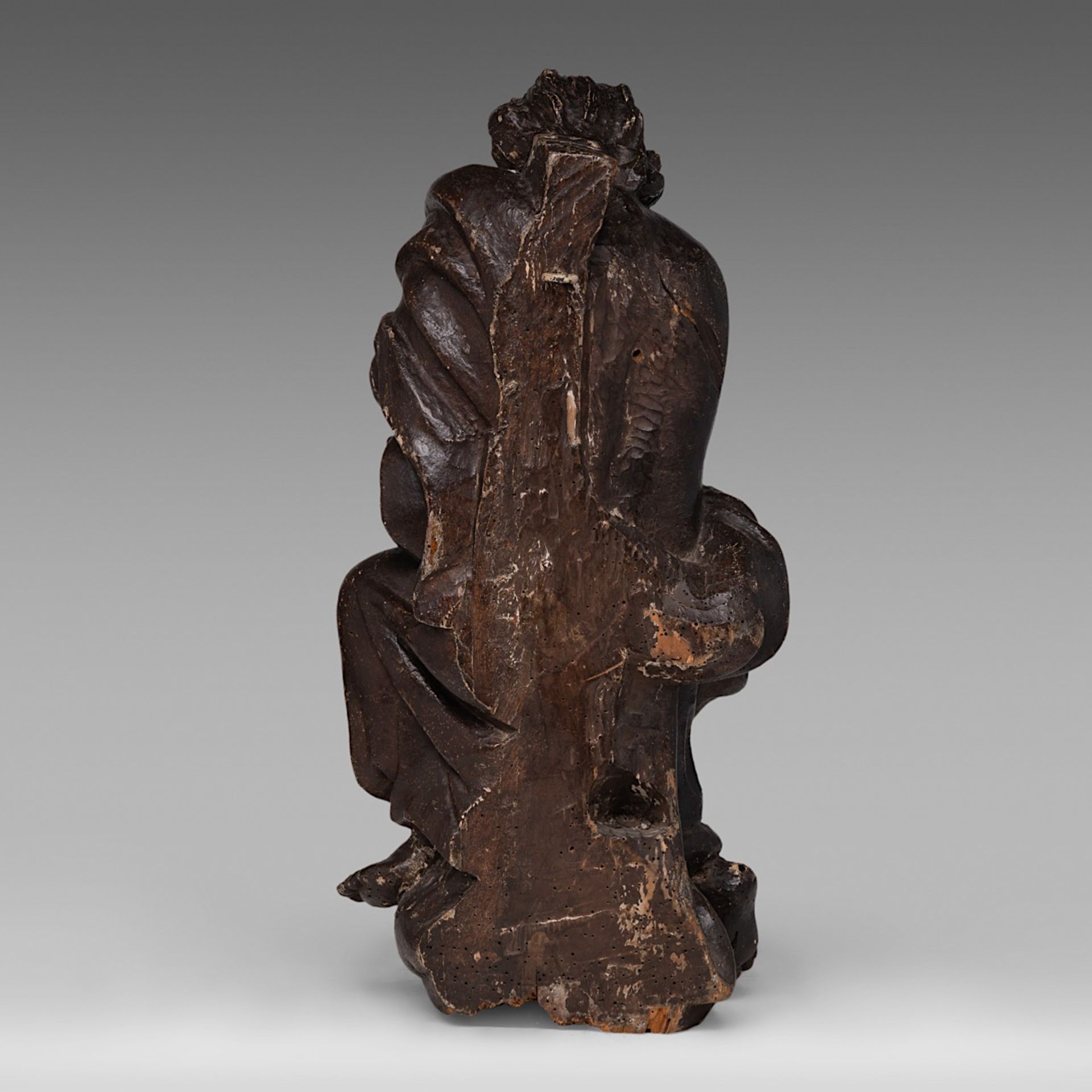 A patinated limewood sculpture of Saint John the Evangelist, 17thC, H 50 cm - Image 4 of 7