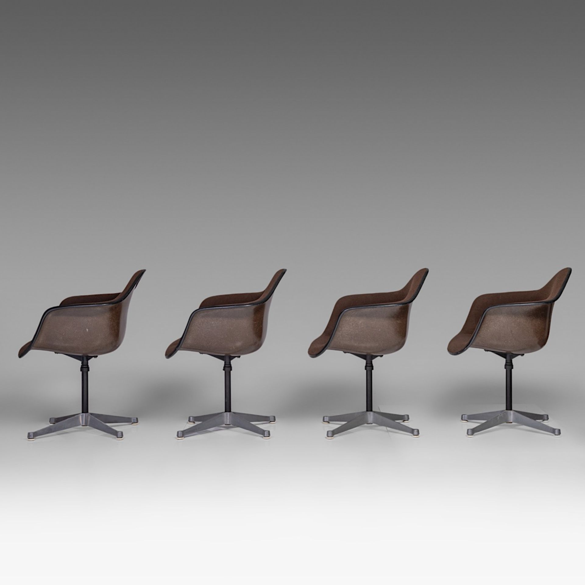 A set of 8 Charles & Ray Eames fibreglass shell chairs for Herman Miller, H 79 cm - Image 12 of 19
